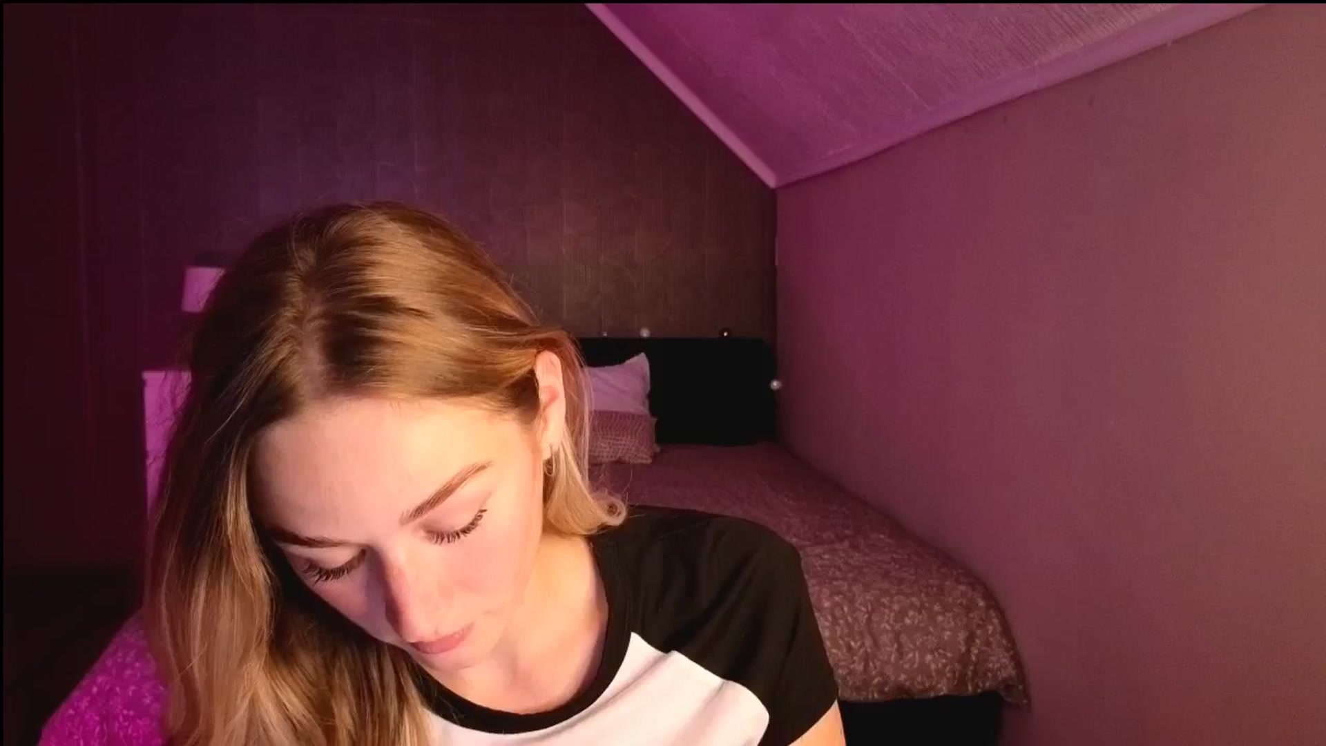 Gallery image thumbnail from CheckmyPeach's myfreecams stream on, 10/11/2025, 15:01 image 2 of 20