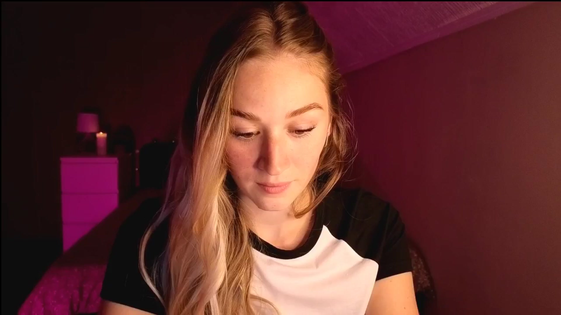 Gallery image thumbnail from CheckmyPeach's myfreecams stream on, 10/11/2025, 16:08 image 15 of 20