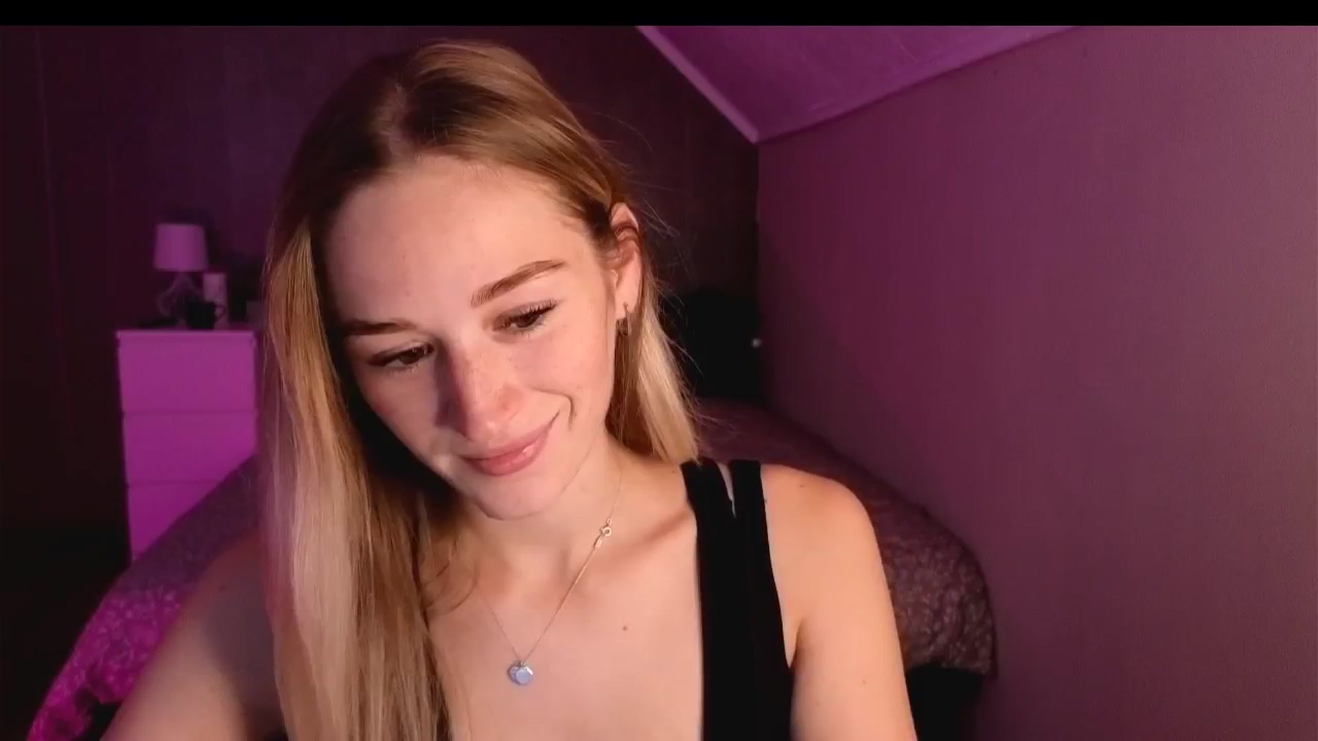 Gallery image thumbnail from CheckmyPeach's myfreecams stream on, 10/12/2025, 13:59 image 16 of 20