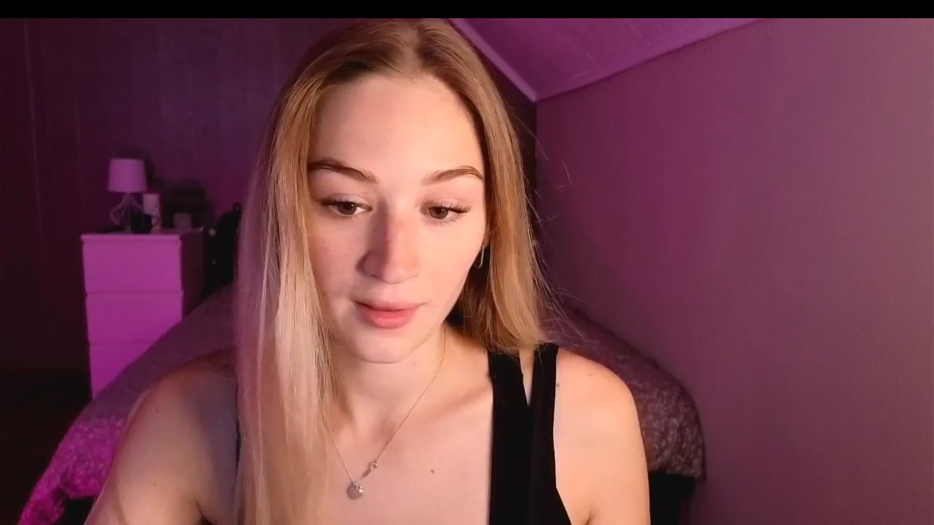 Gallery image thumbnail from CheckmyPeach's myfreecams stream on, 10/12/2025, 13:59 image 15 of 20