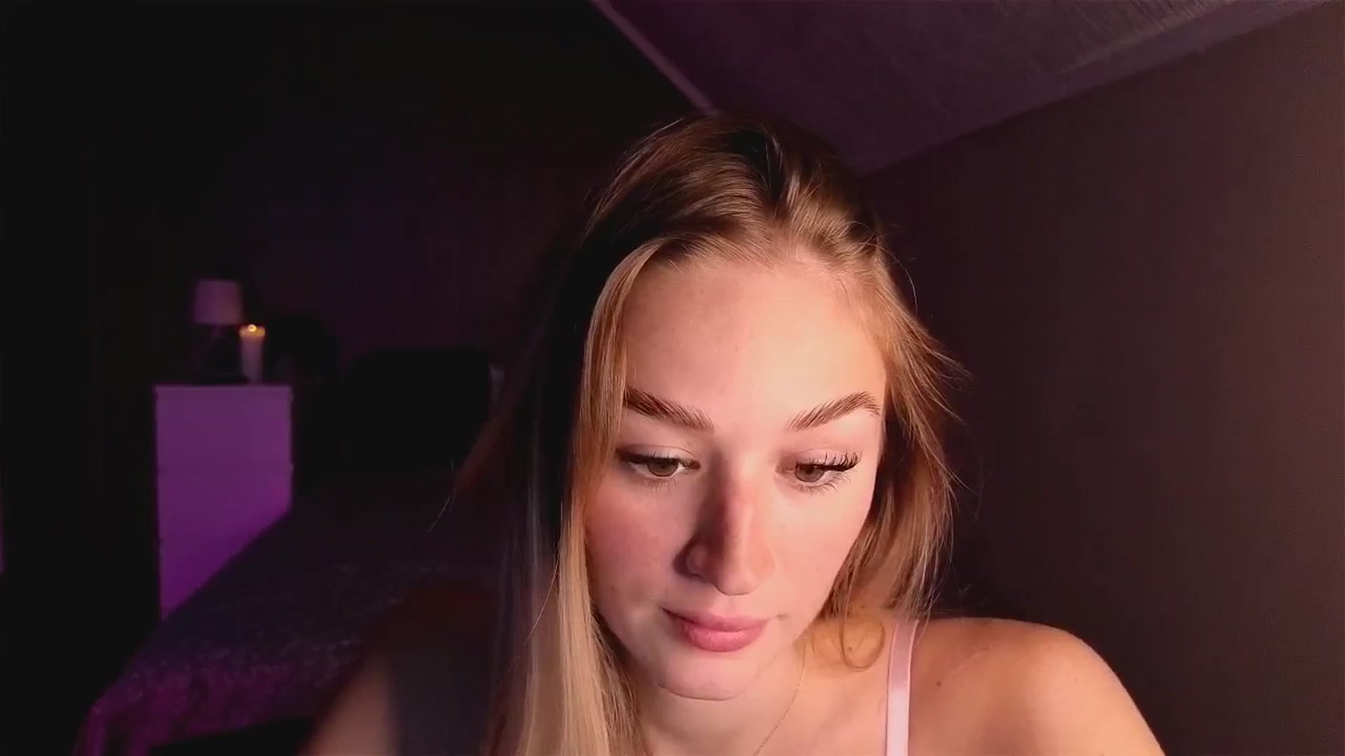 Gallery image thumbnail from CheckmyPeach's myfreecams stream on, 10/25/2025, 15:54 image 16 of 20