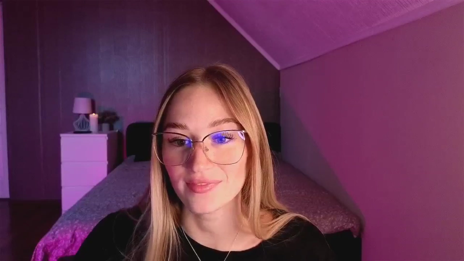 Gallery image thumbnail from CheckmyPeach's myfreecams stream on, 10/25/2025, 15:54 image 7 of 20