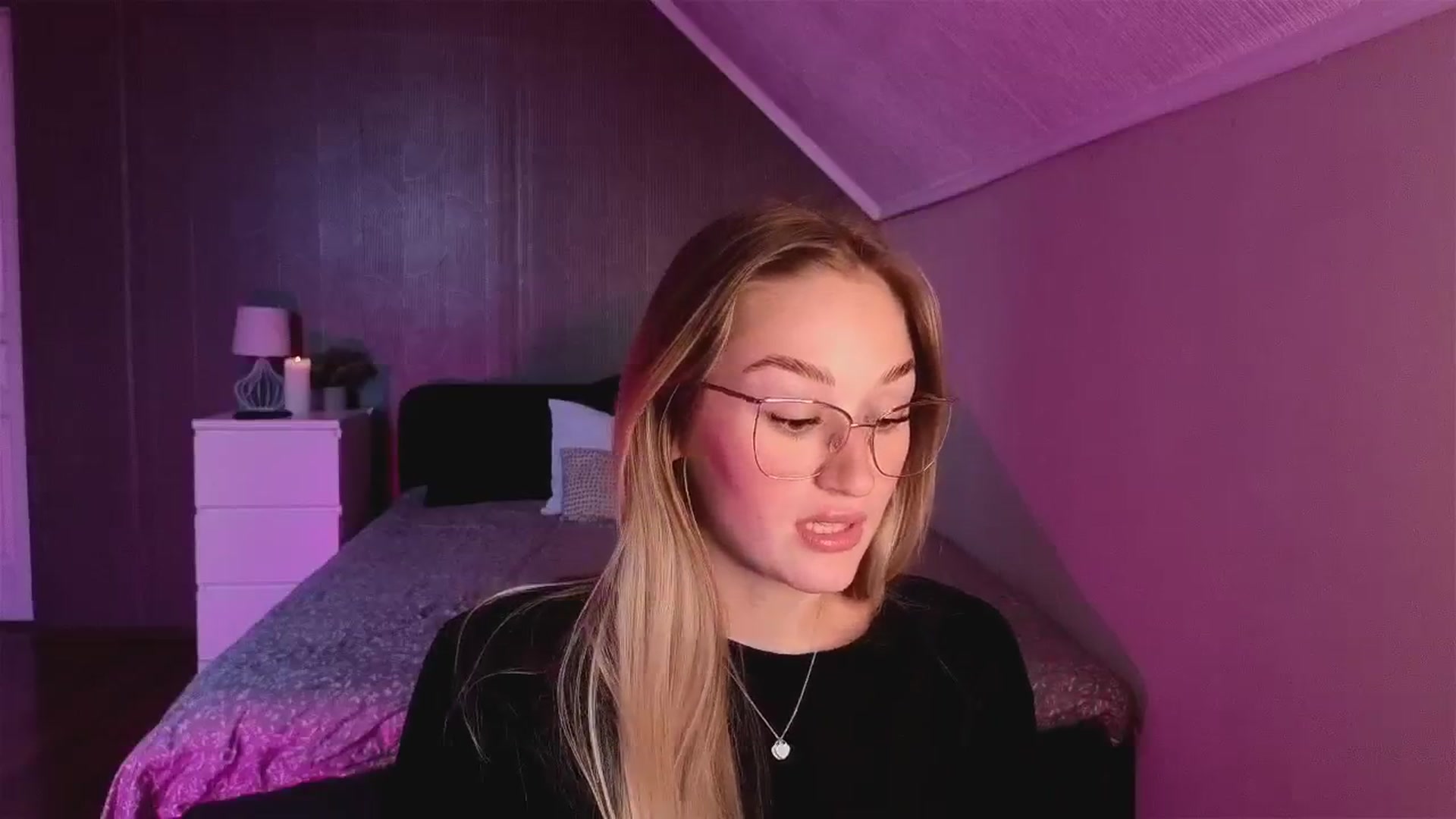 Gallery image thumbnail from CheckmyPeach's myfreecams stream on, 10/25/2025, 15:54 image 5 of 20