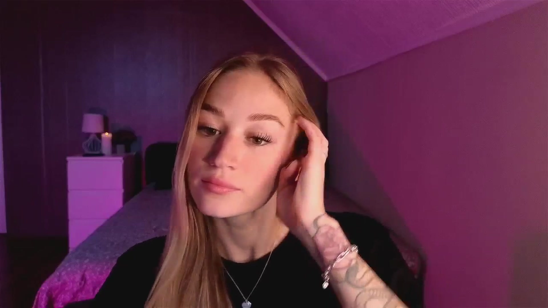 Gallery image thumbnail from CheckmyPeach's myfreecams stream on, 10/25/2025, 15:54 image 8 of 20