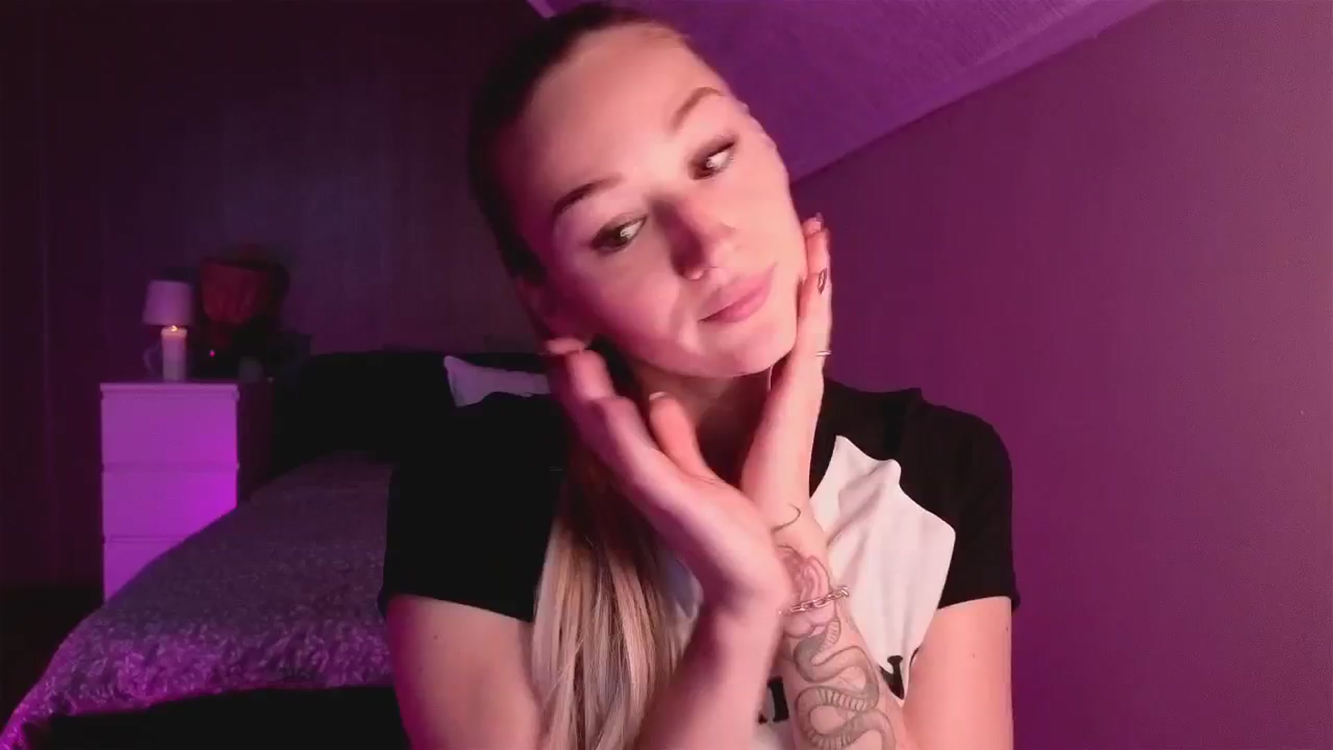 Gallery image thumbnail from CheckmyPeach's myfreecams stream on, 11/08/2025, 14:31 image 9 of 20