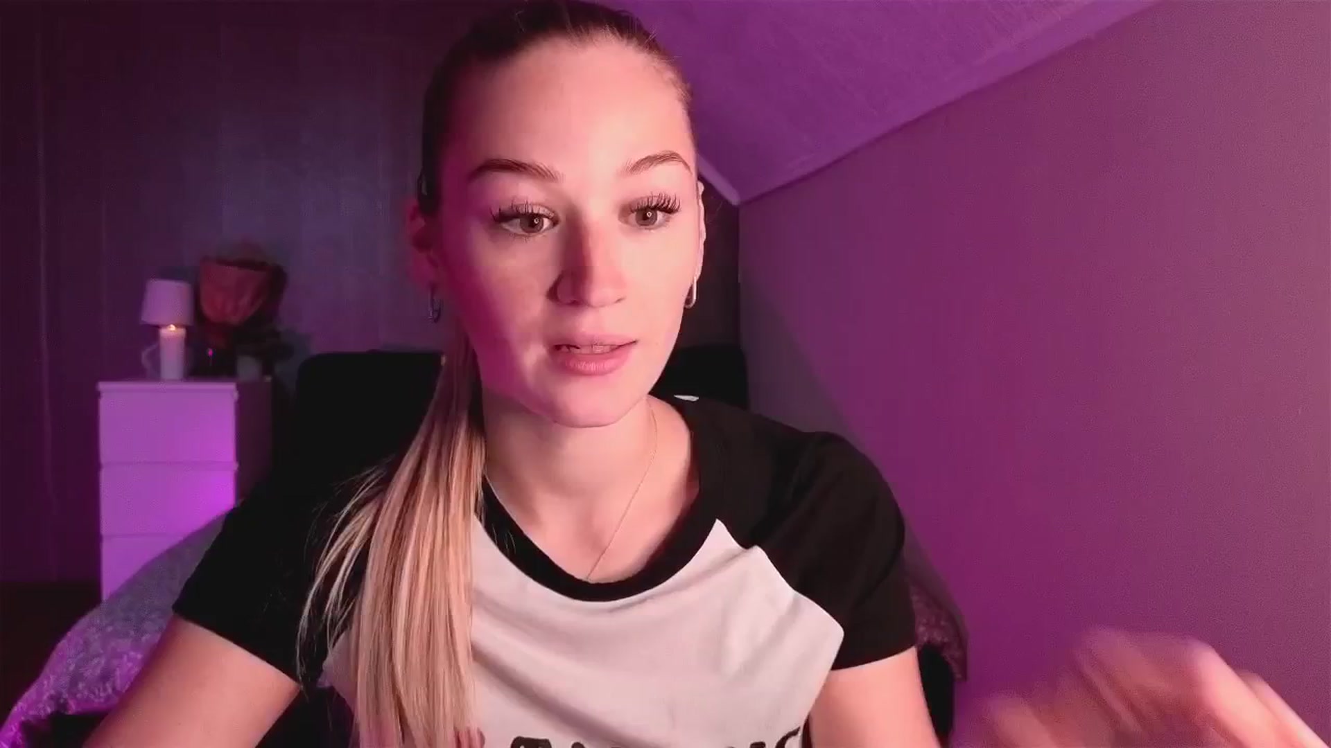 Gallery image thumbnail from CheckmyPeach's myfreecams stream on, 11/08/2025, 14:31 image 4 of 20