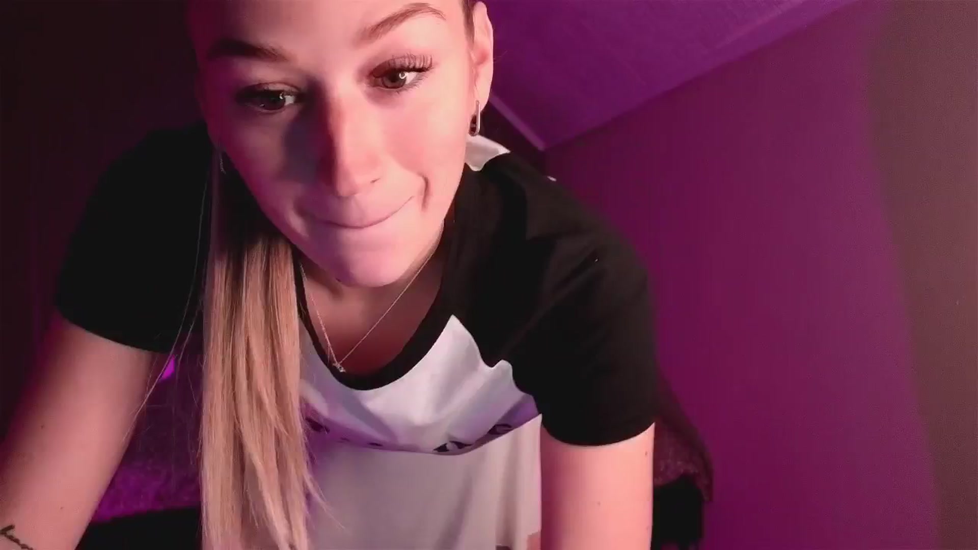 Gallery image thumbnail from CheckmyPeach's myfreecams stream on, 11/08/2025, 16:01 image 2 of 20