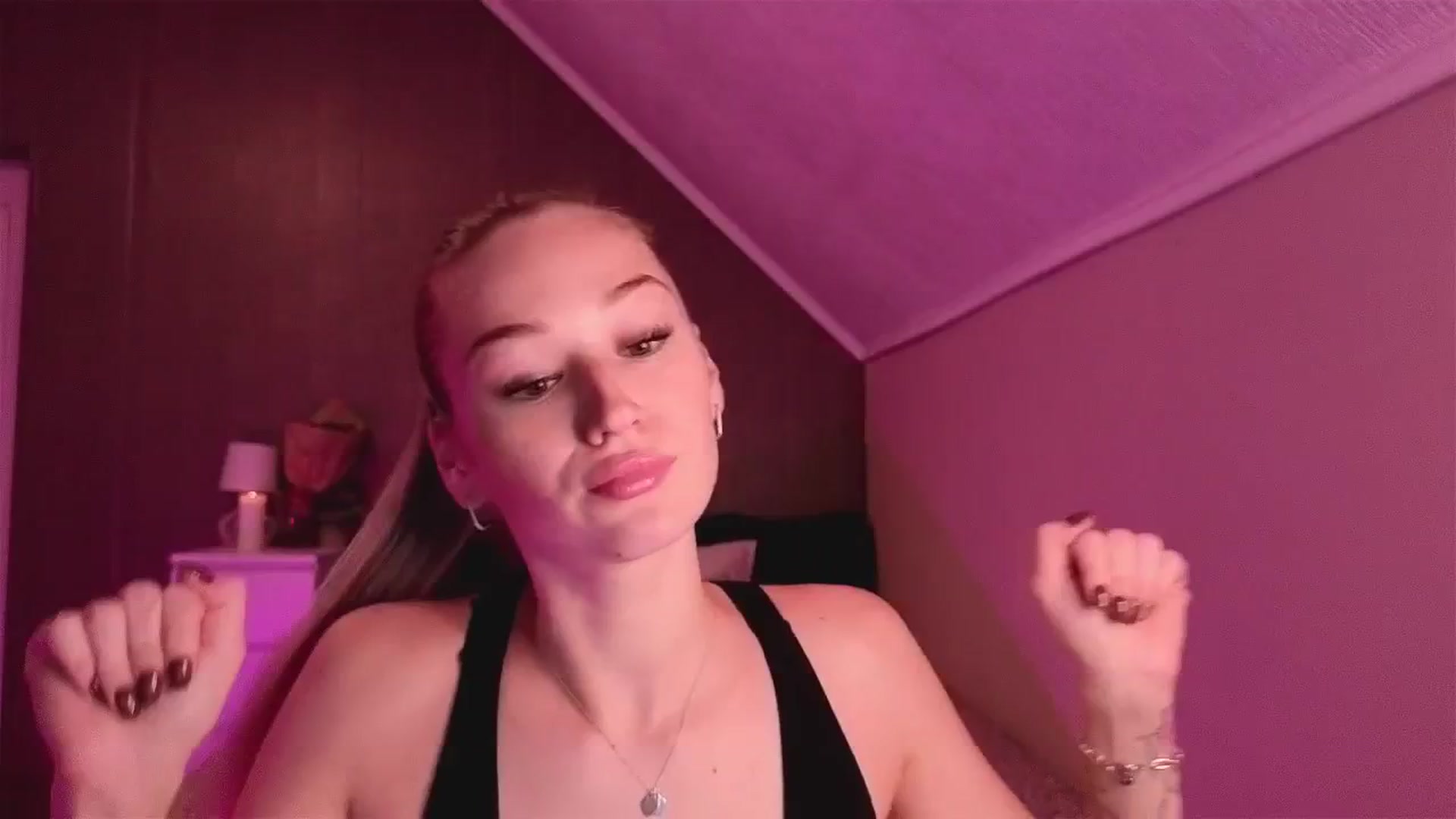 Gallery image thumbnail from CheckmyPeach's myfreecams stream on, 11/08/2025, 16:01 image 12 of 20