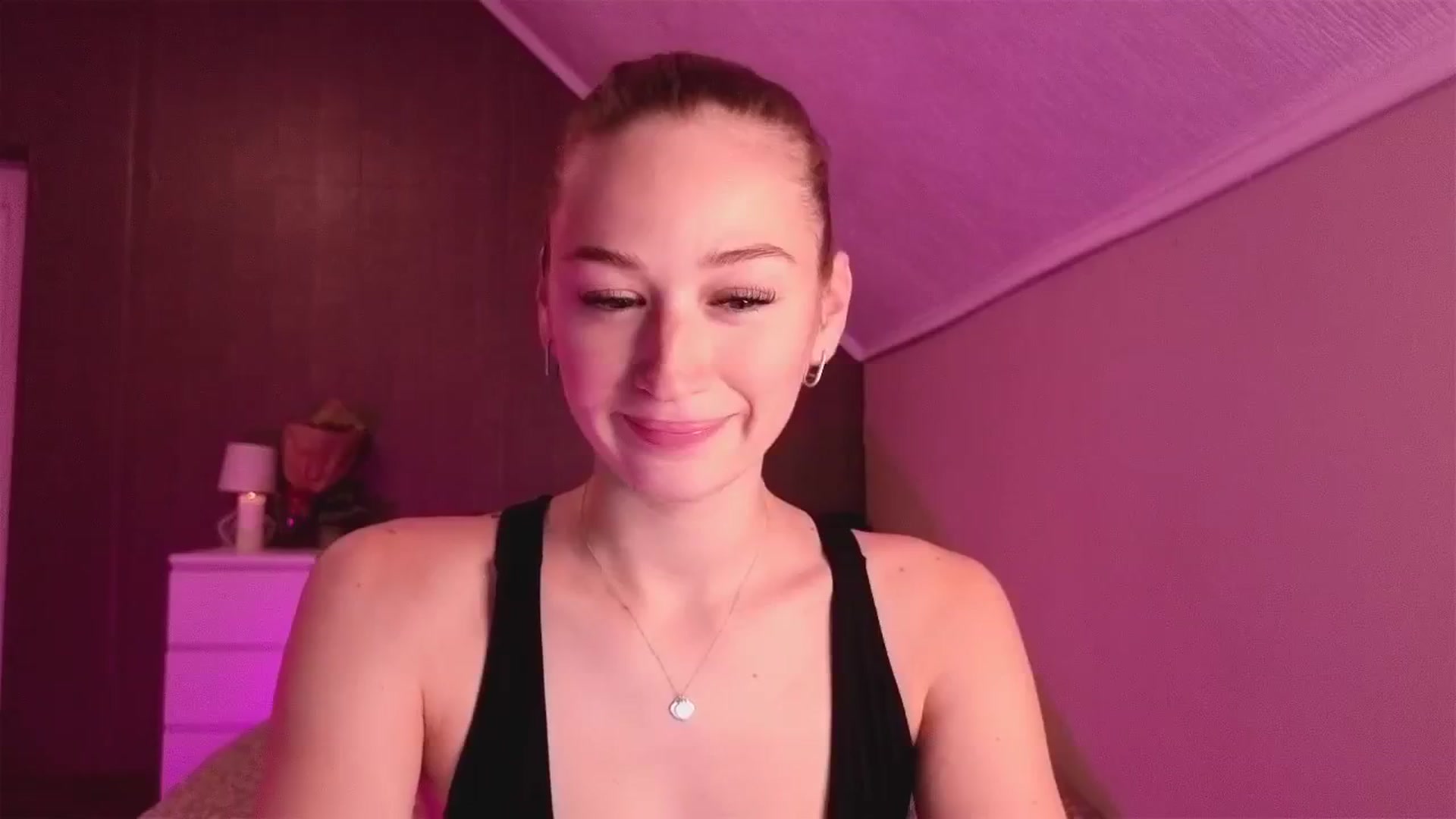 Gallery image thumbnail from CheckmyPeach's myfreecams stream on, 11/08/2025, 16:01 image 19 of 20