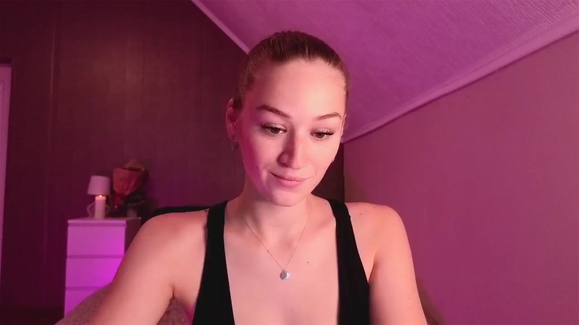 Gallery image thumbnail from CheckmyPeach's myfreecams stream on, 11/08/2025, 16:01 image 9 of 20