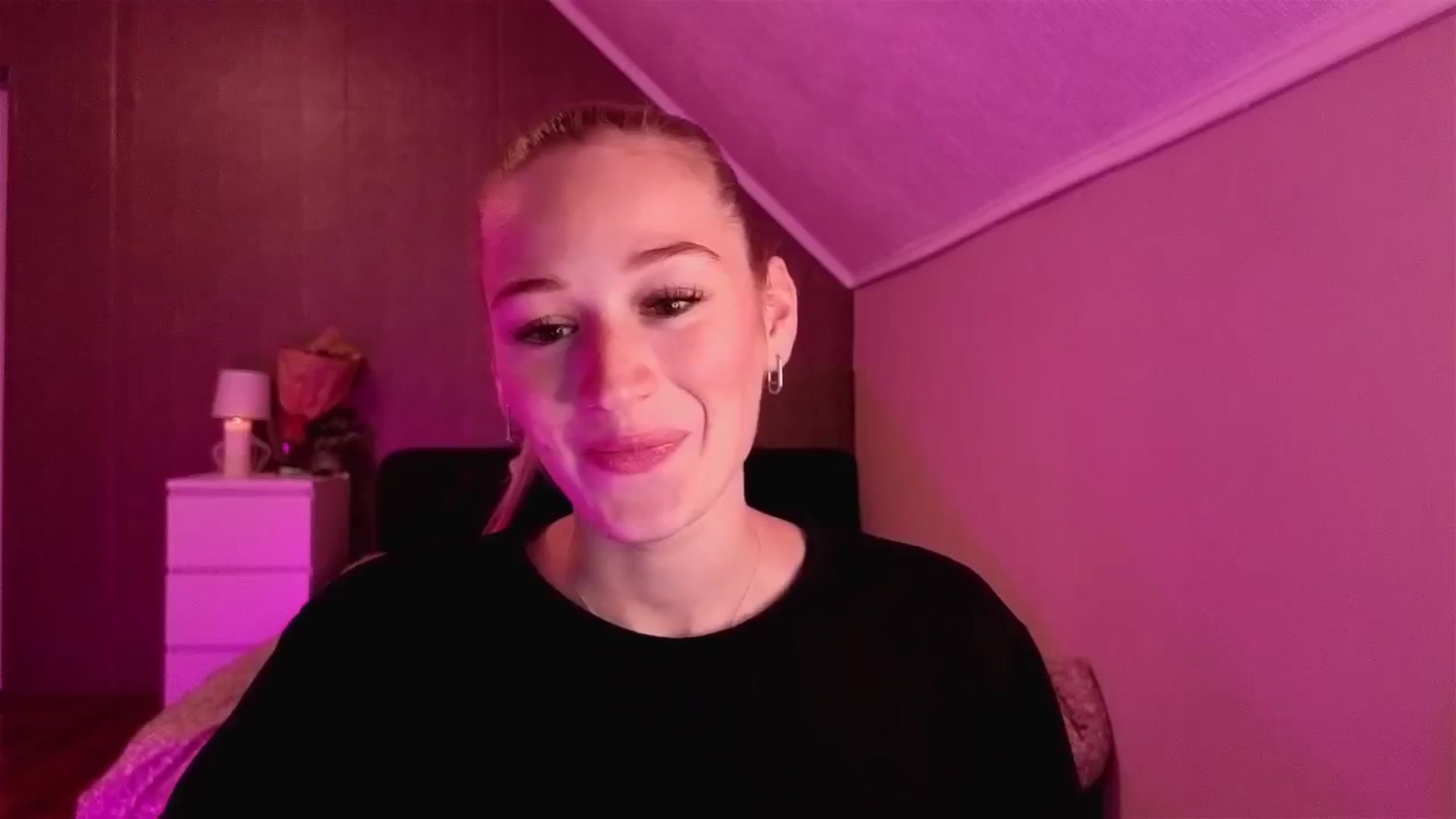 Gallery image thumbnail from CheckmyPeach's myfreecams stream on, 11/09/2025, 15:44 image 10 of 20