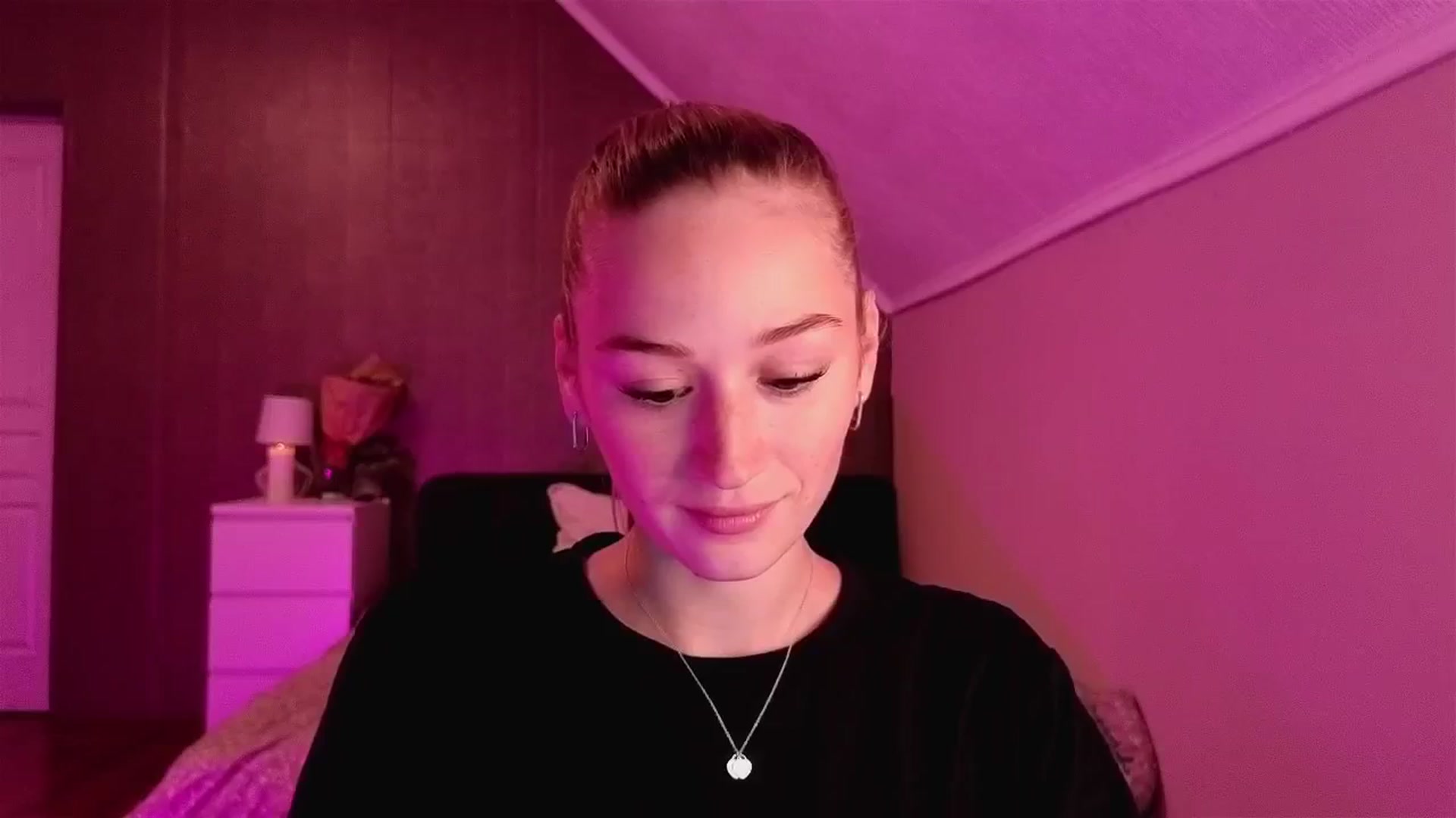 Gallery image thumbnail from CheckmyPeach's myfreecams stream on, 11/09/2025, 15:44 image 14 of 20