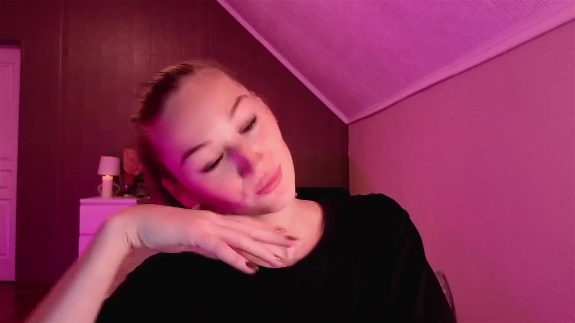 Gallery image thumbnail from CheckmyPeach's myfreecams stream on, 11/09/2025, 15:44 image 12 of 20