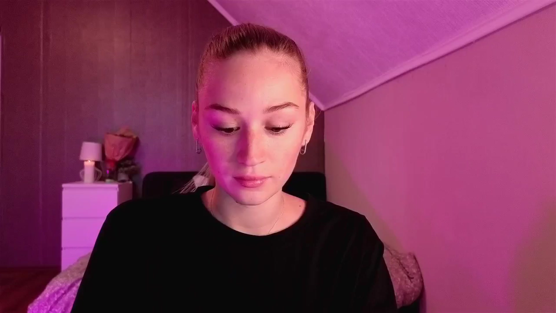 Gallery image thumbnail from CheckmyPeach's myfreecams stream on, 11/09/2025, 15:44 image 1 of 20