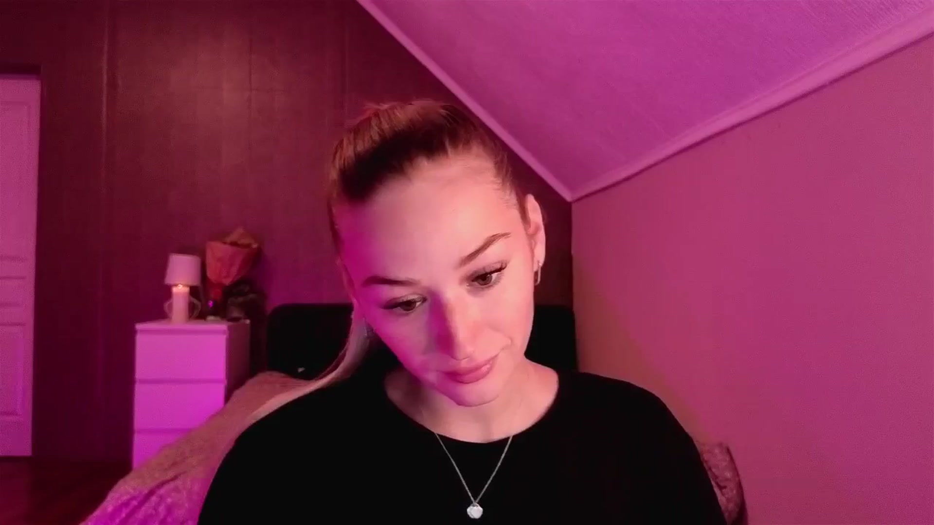 Gallery image thumbnail from CheckmyPeach's myfreecams stream on, 11/09/2025, 15:44 image 15 of 20