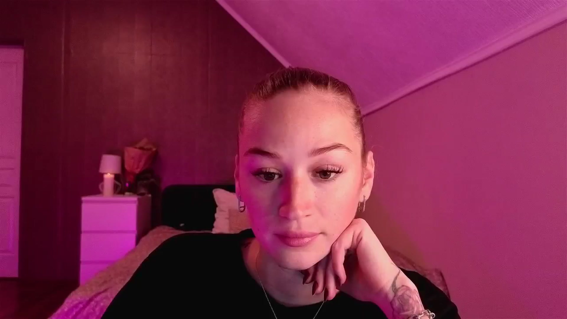 Gallery image thumbnail from CheckmyPeach's myfreecams stream on, 11/09/2025, 15:44 image 16 of 20