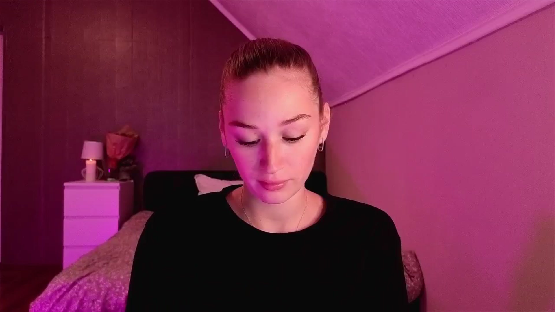 Gallery image thumbnail from CheckmyPeach's myfreecams stream on, 11/09/2025, 15:44 image 7 of 20