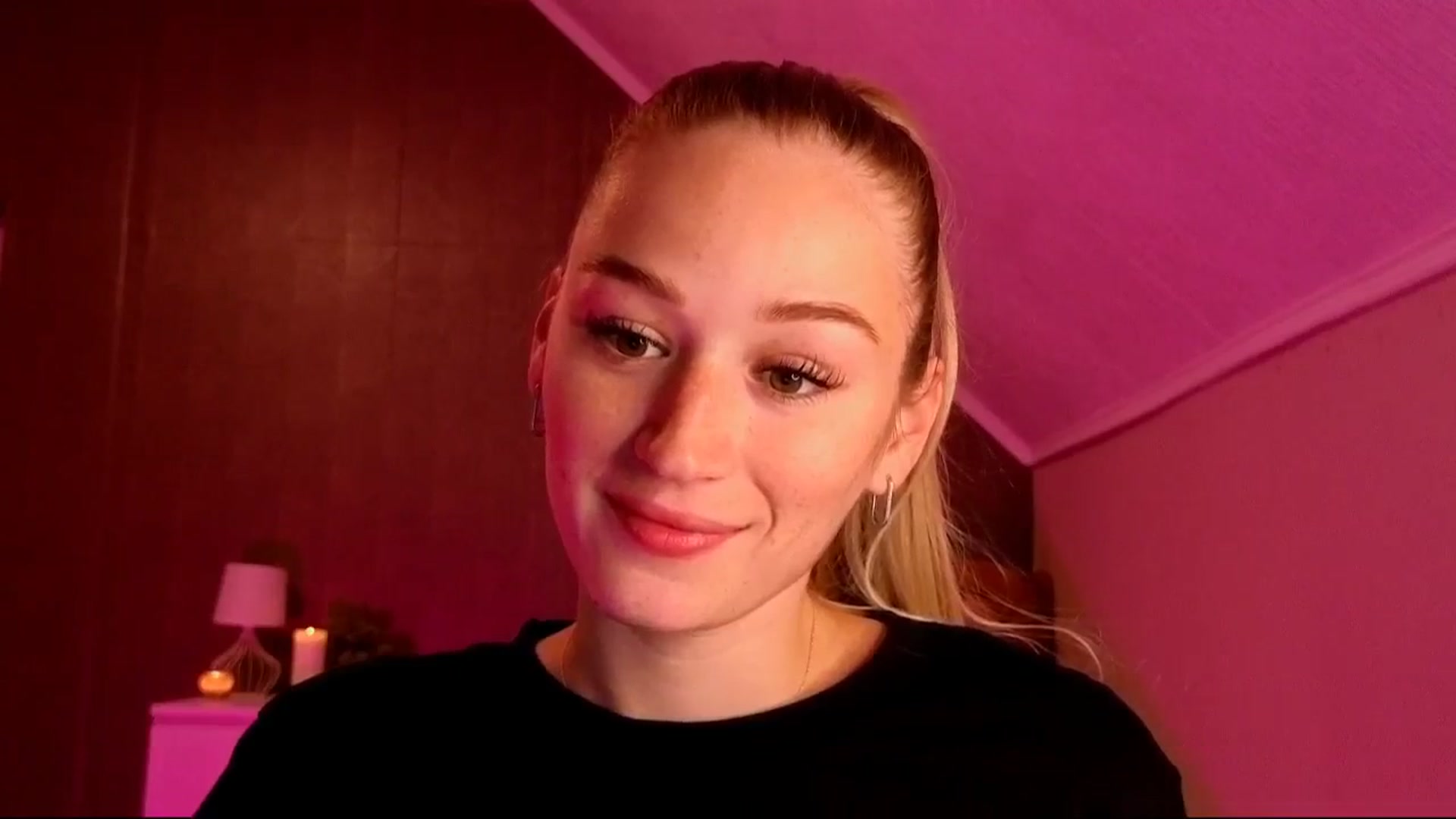 Gallery image thumbnail from CheckmyPeach's myfreecams stream on, 11/22/2025, 17:25 image 8 of 20