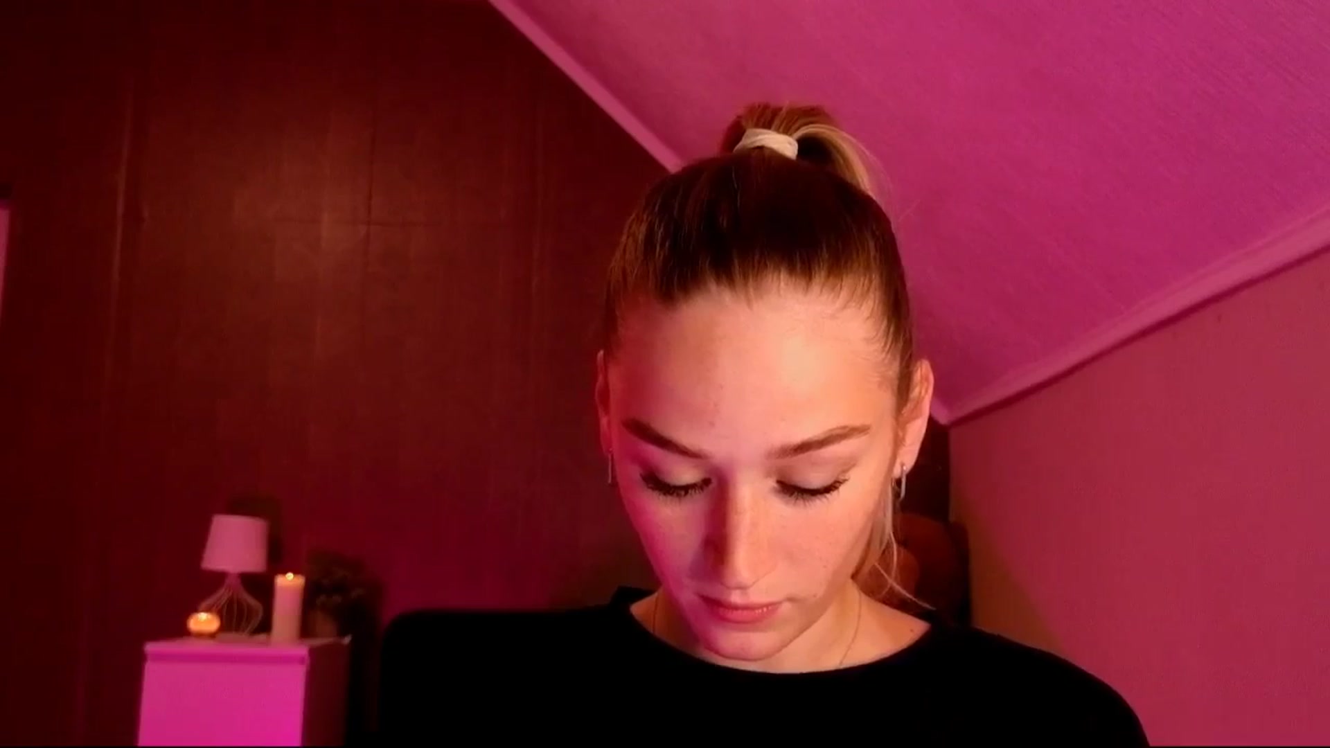 Gallery image thumbnail from CheckmyPeach's myfreecams stream on, 11/22/2025, 17:25 image 6 of 20