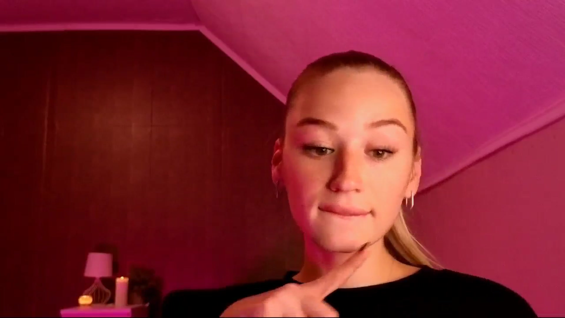 Gallery image thumbnail from CheckmyPeach's myfreecams stream on, 11/22/2025, 17:25 image 17 of 20