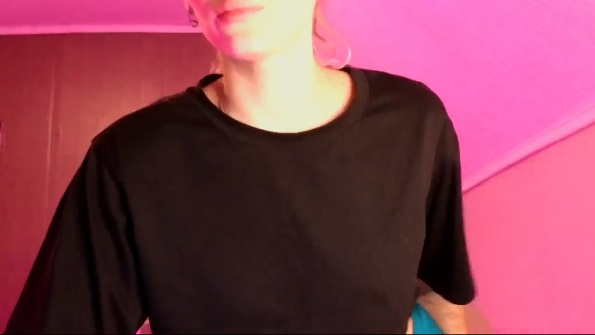 Gallery image thumbnail from CheckmyPeach's myfreecams stream on, 11/22/2025, 17:25 image 16 of 20