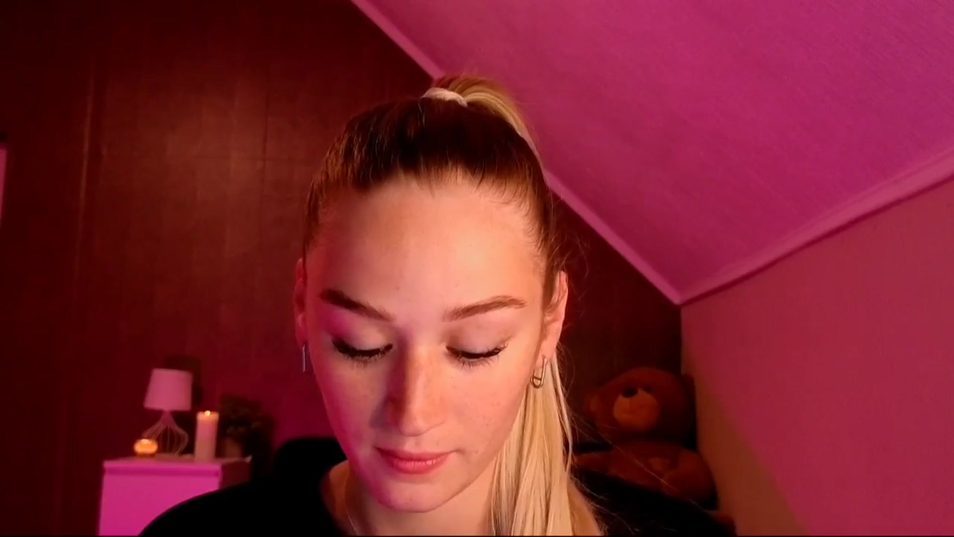 Gallery image thumbnail from CheckmyPeach's myfreecams stream on, 11/22/2025, 17:25 image 2 of 20