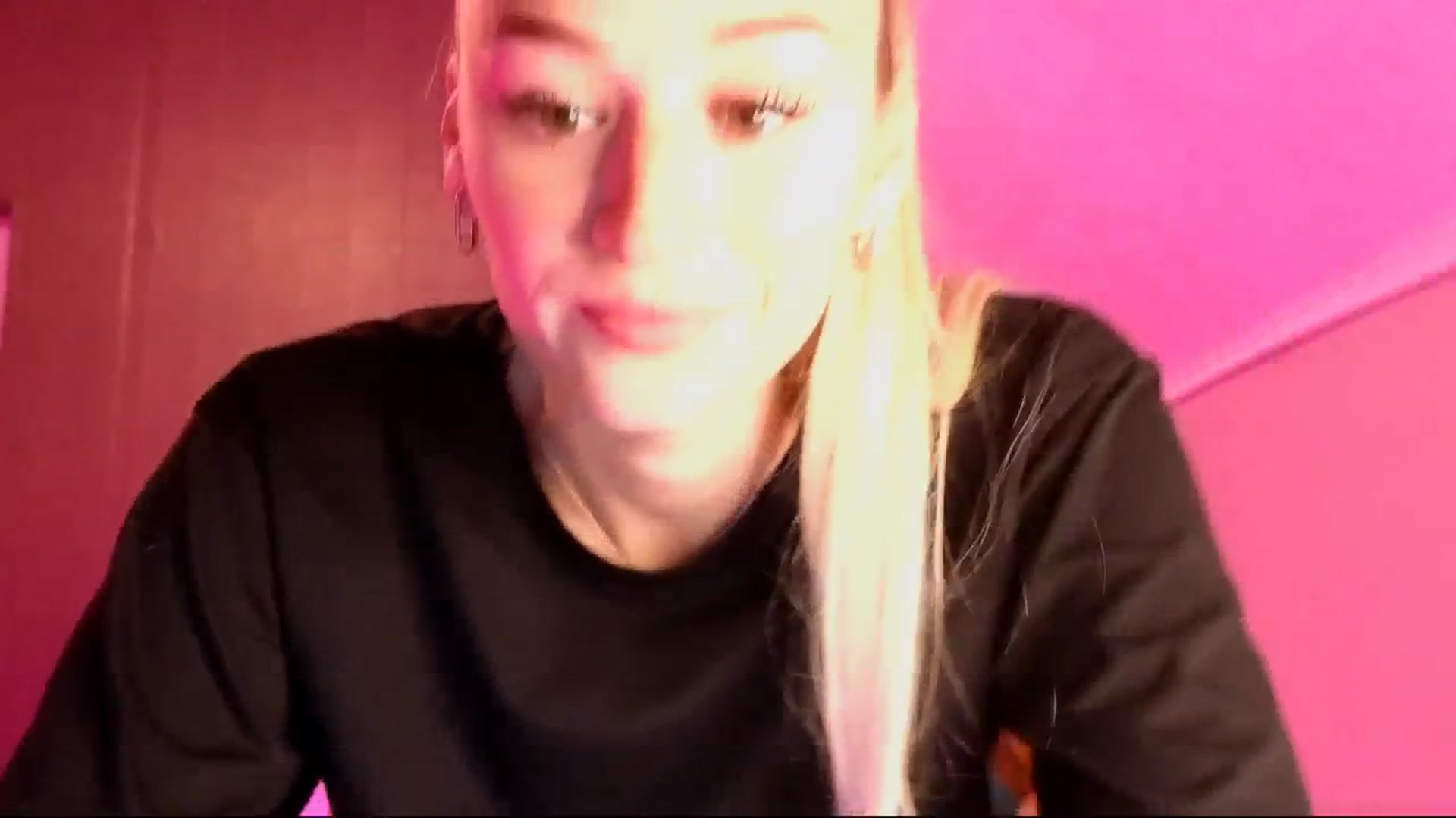 Gallery image thumbnail from CheckmyPeach's myfreecams stream on, 11/22/2025, 17:25 image 3 of 20