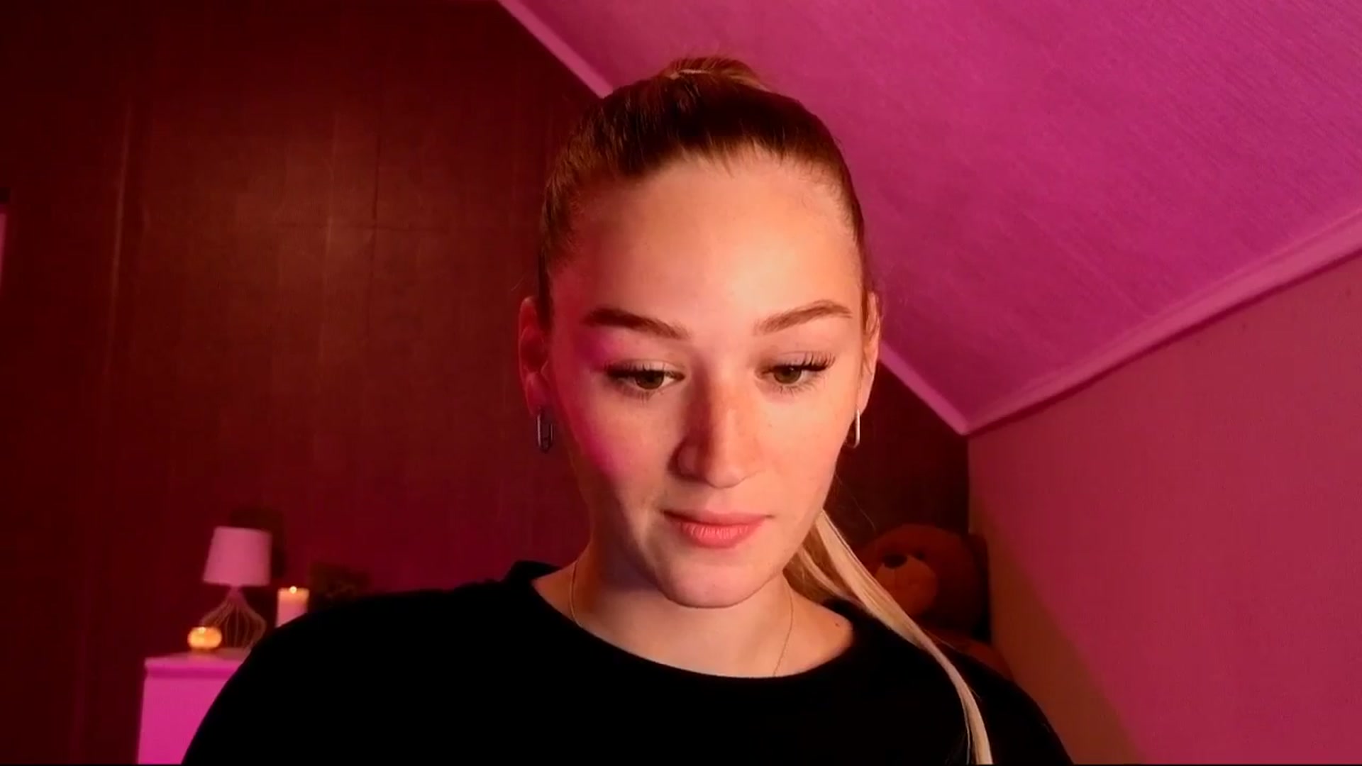 Gallery image thumbnail from CheckmyPeach's myfreecams stream on, 11/22/2025, 17:25 image 10 of 20