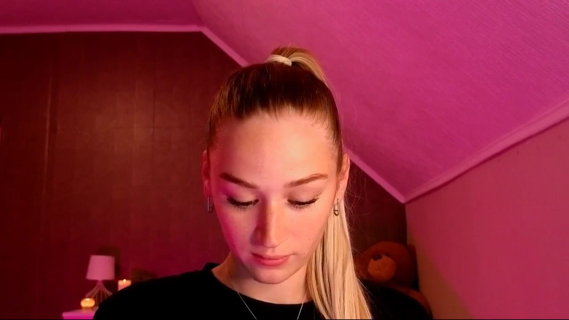 Gallery image thumbnail from CheckmyPeach's myfreecams stream on, 11/22/2025, 17:25 image 13 of 20