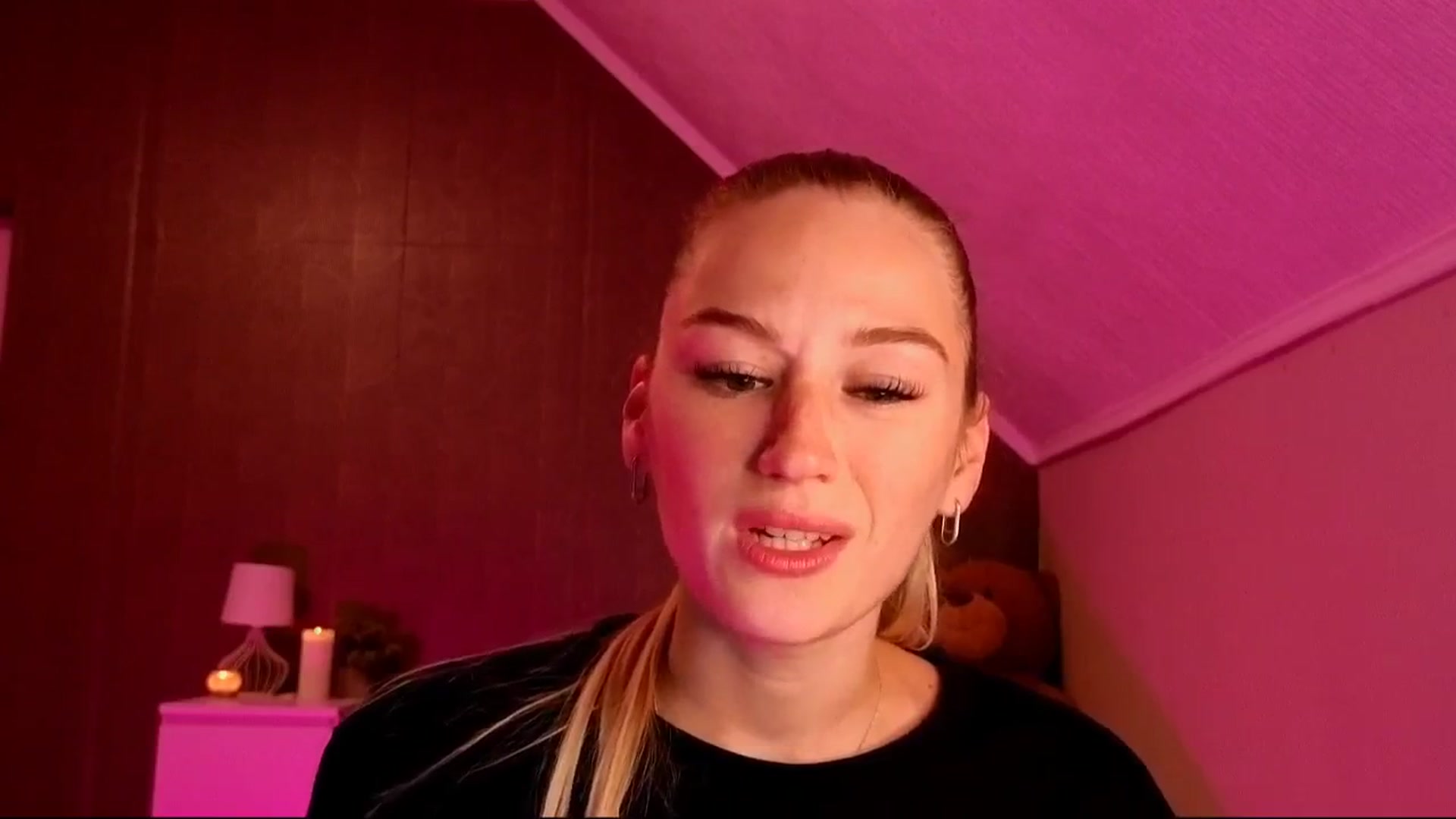 Gallery image thumbnail from CheckmyPeach's myfreecams stream on, 11/22/2025, 17:25 image 5 of 20
