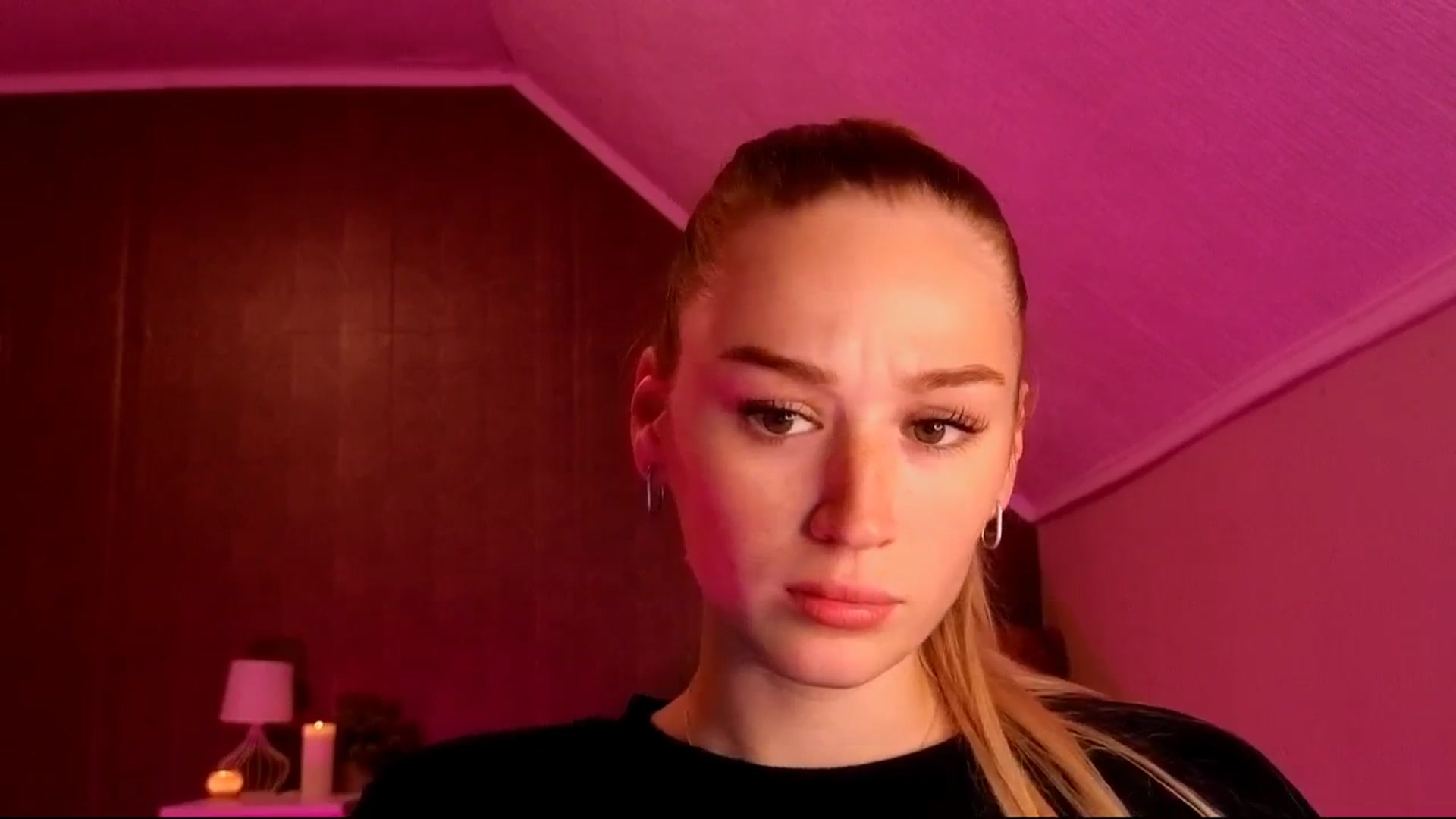 Gallery image thumbnail from CheckmyPeach's myfreecams stream on, 11/22/2025, 17:25 image 11 of 20
