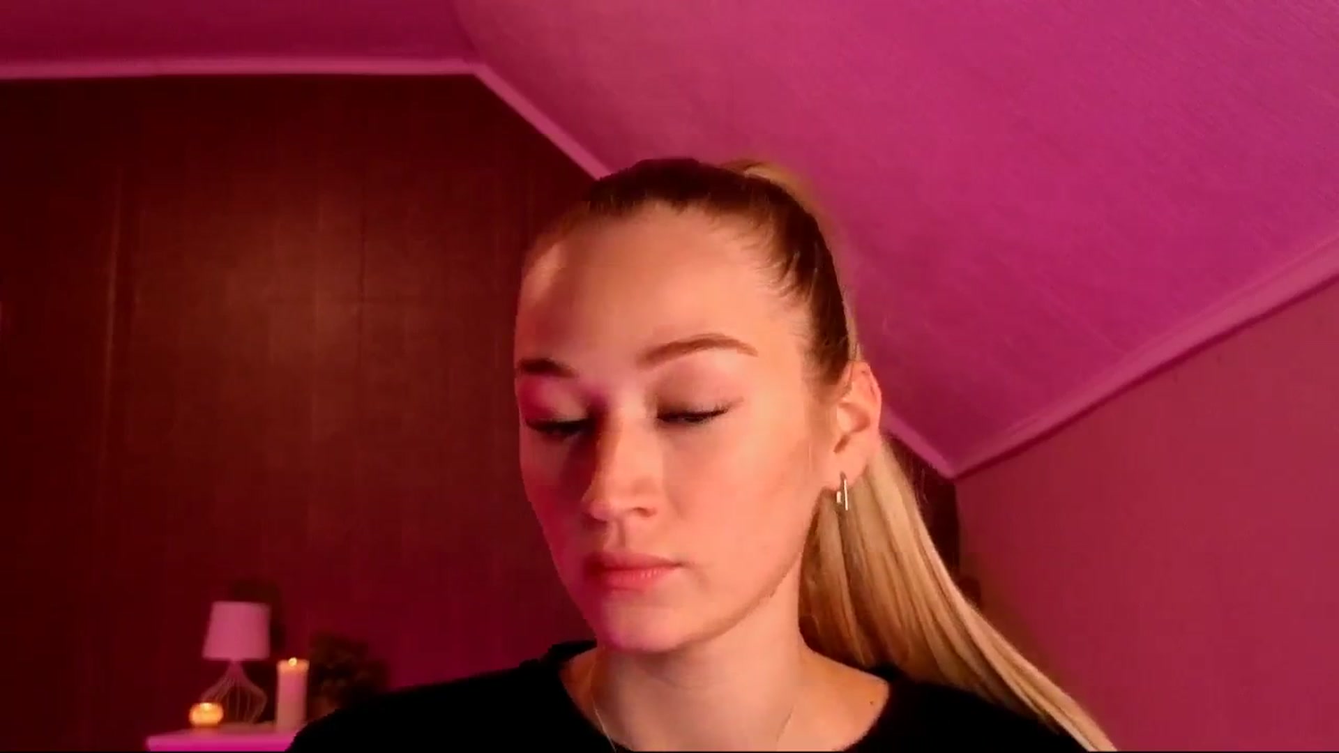 Gallery image thumbnail from CheckmyPeach's myfreecams stream on, 11/22/2025, 17:25 image 12 of 20