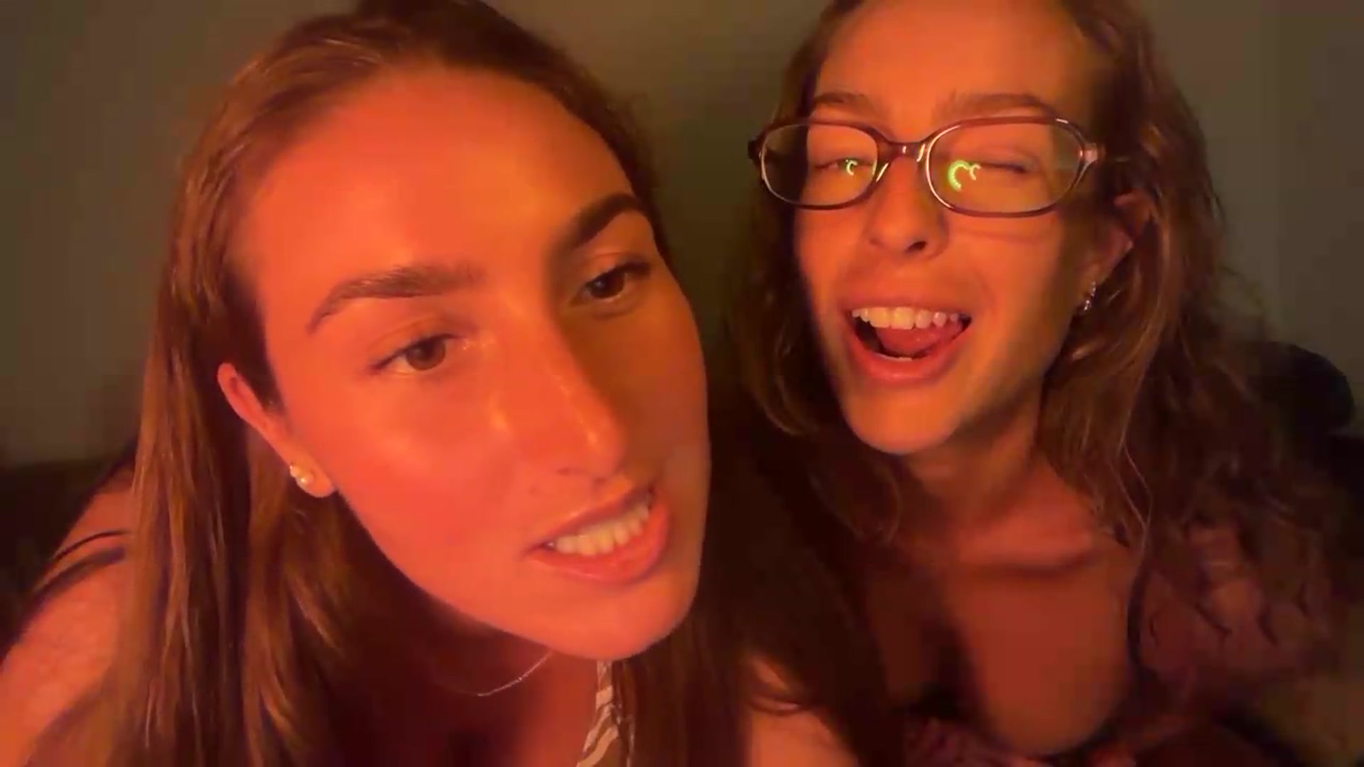 Gallery image thumbnail from CheekyKiki_xox's myfreecams stream on, 08/19/2026, 20:21 image 9 of 20