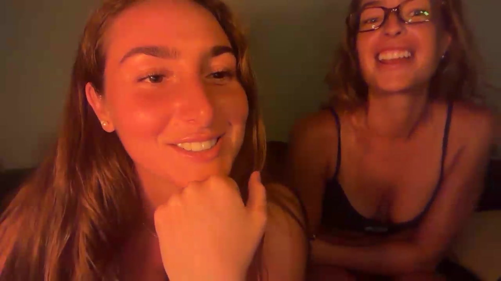 Gallery image thumbnail from CheekyKiki_xox's myfreecams stream on, 08/19/2026, 20:21 image 8 of 20