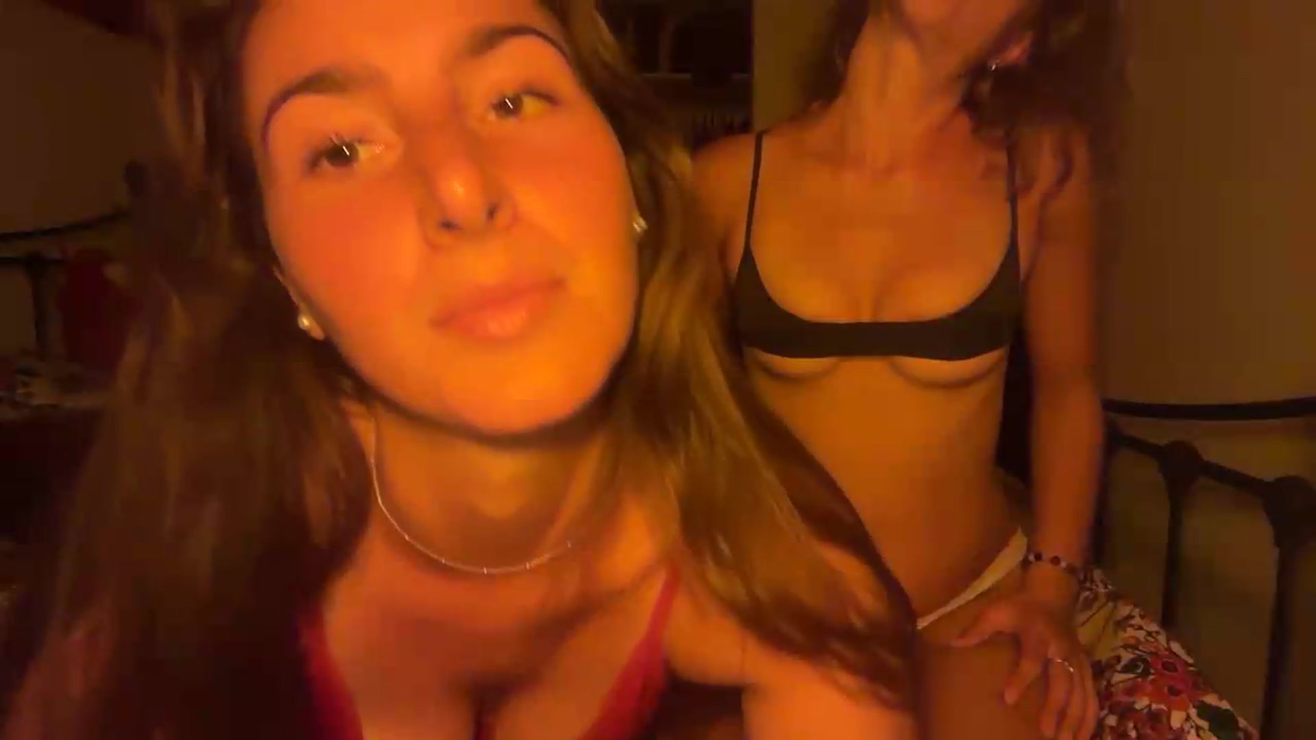 Gallery image thumbnail from CheekyKiki_xox's myfreecams stream on, 08/20/2026, 20:14 image 15 of 20