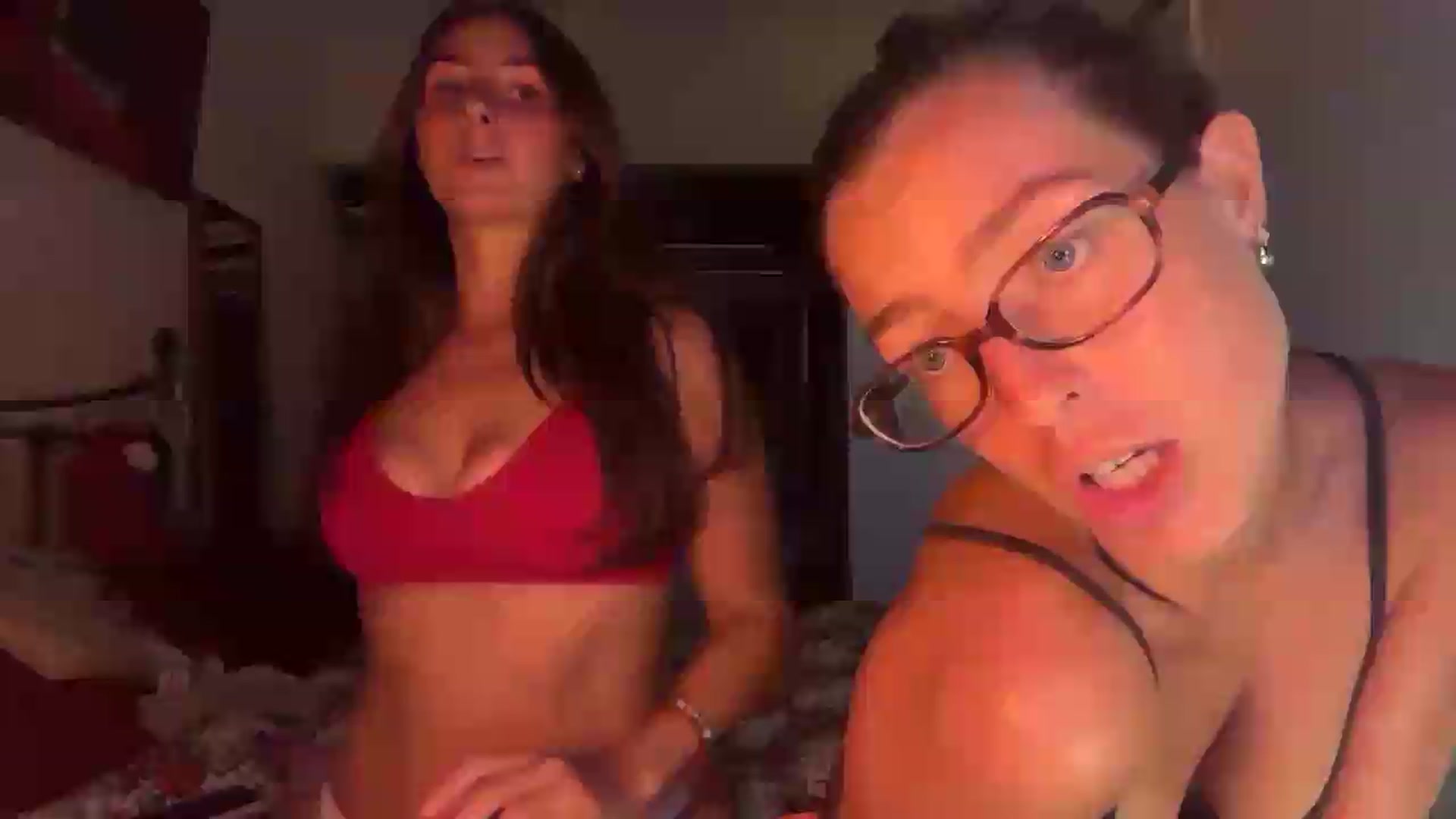 Gallery image thumbnail from CheekyKiki_xox's myfreecams stream on, 08/26/2026, 19:32 image 7 of 20