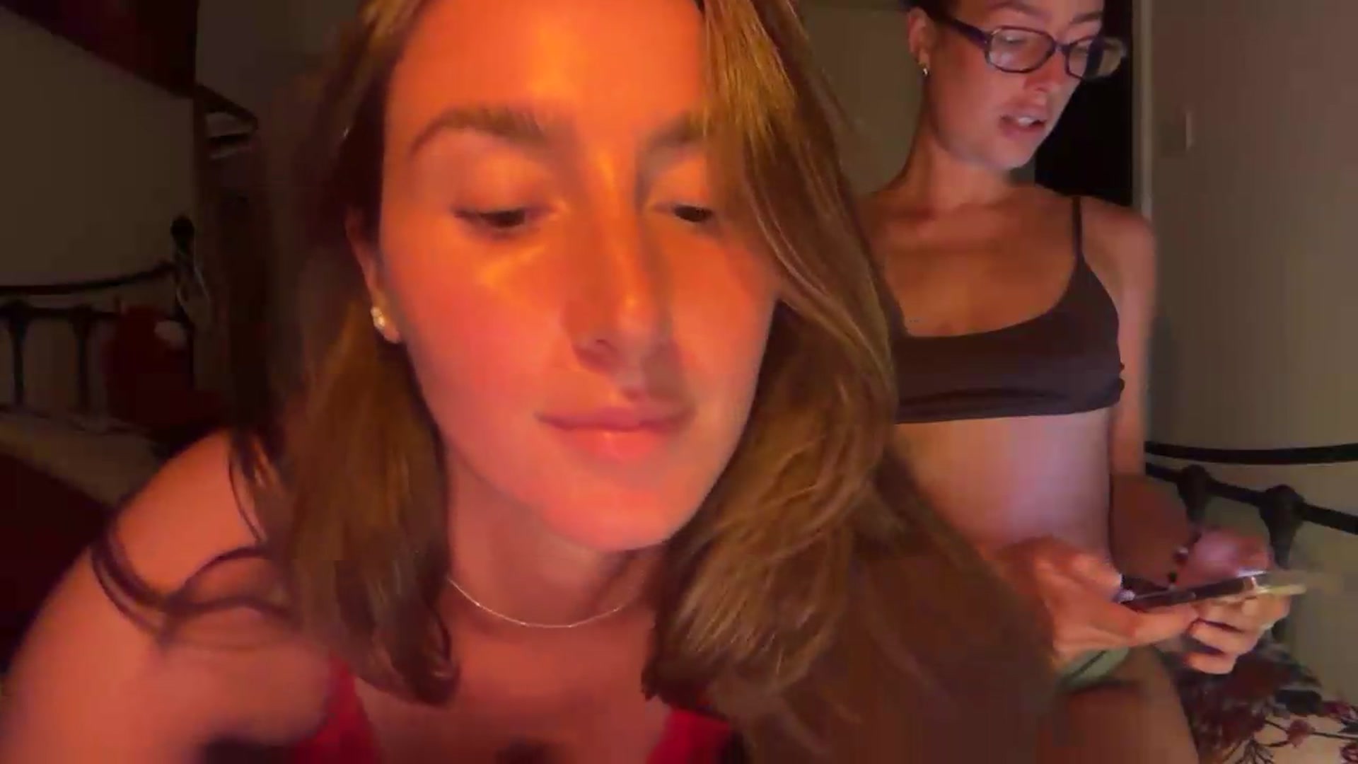Gallery image thumbnail from CheekyKiki_xox's myfreecams stream on, 08/26/2026, 19:32 image 16 of 20