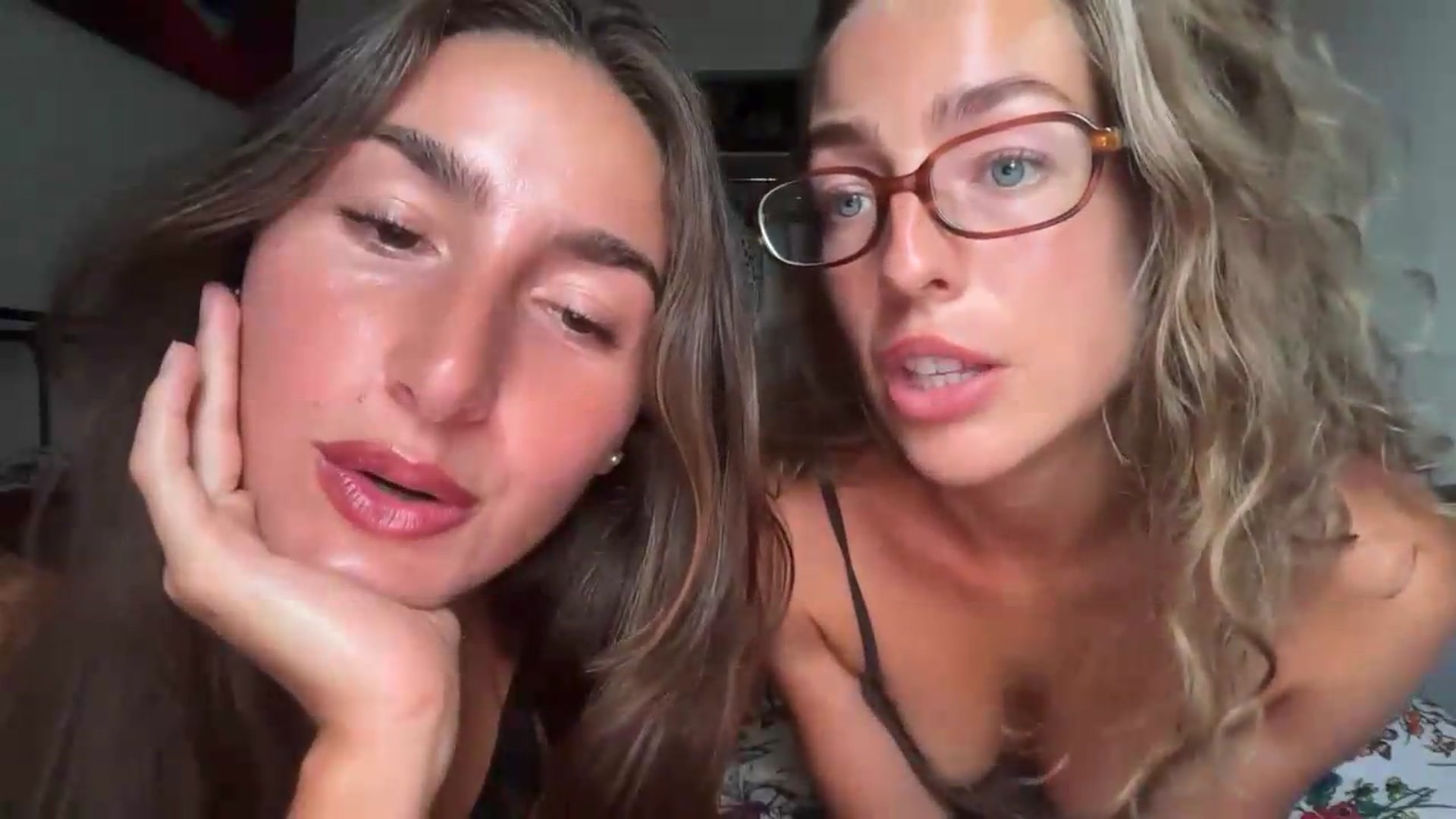 Gallery image thumbnail from CheekyKiki_xox's myfreecams stream on, 08/27/2026, 17:39 image 17 of 20