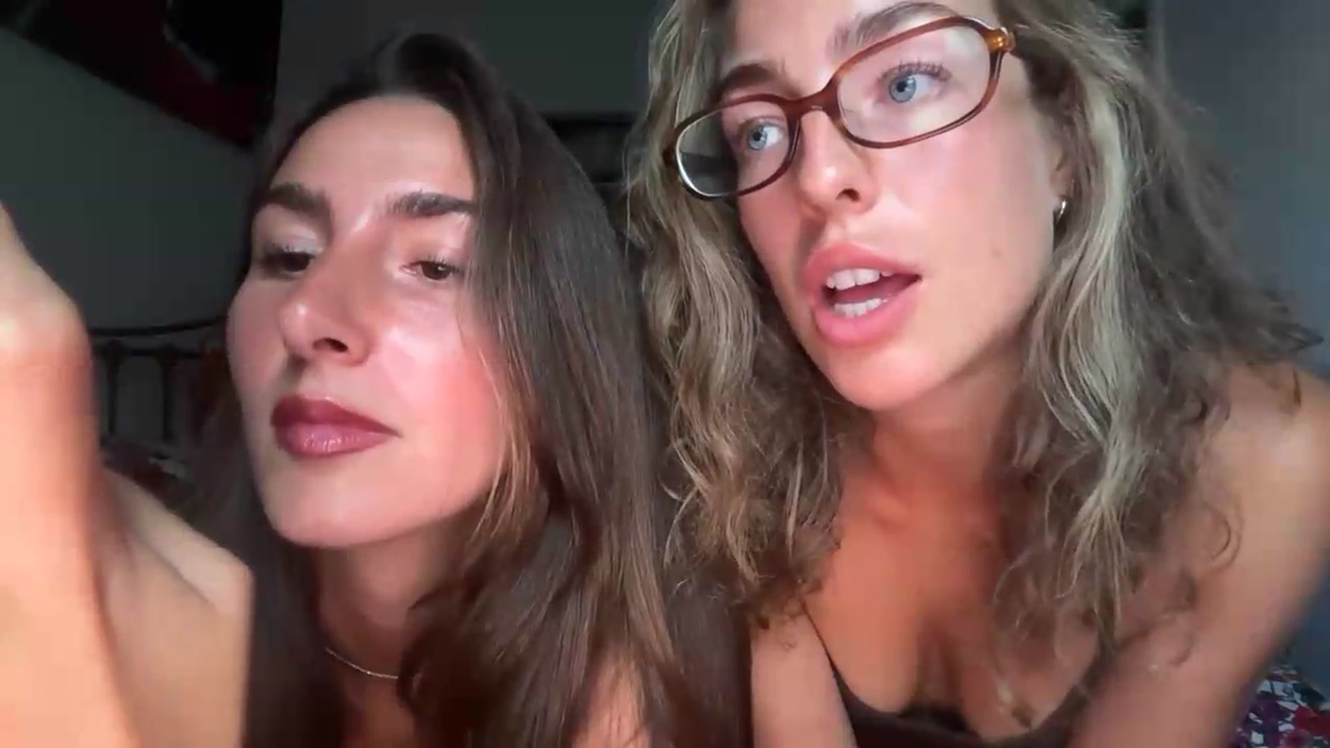 Gallery image thumbnail from CheekyKiki_xox's myfreecams stream on, 08/27/2026, 18:06 image 15 of 20