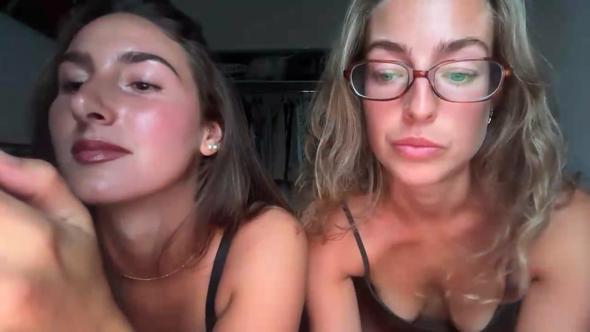 Gallery image thumbnail from CheekyKiki_xox's myfreecams stream on, 08/27/2026, 18:06 image 20 of 20