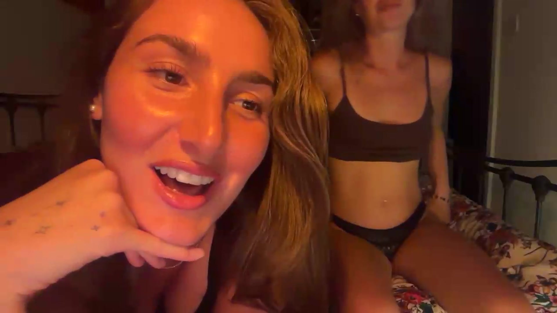 Gallery image thumbnail from CheekyKiki_xox's myfreecams stream on, 08/27/2026, 20:24 image 16 of 20