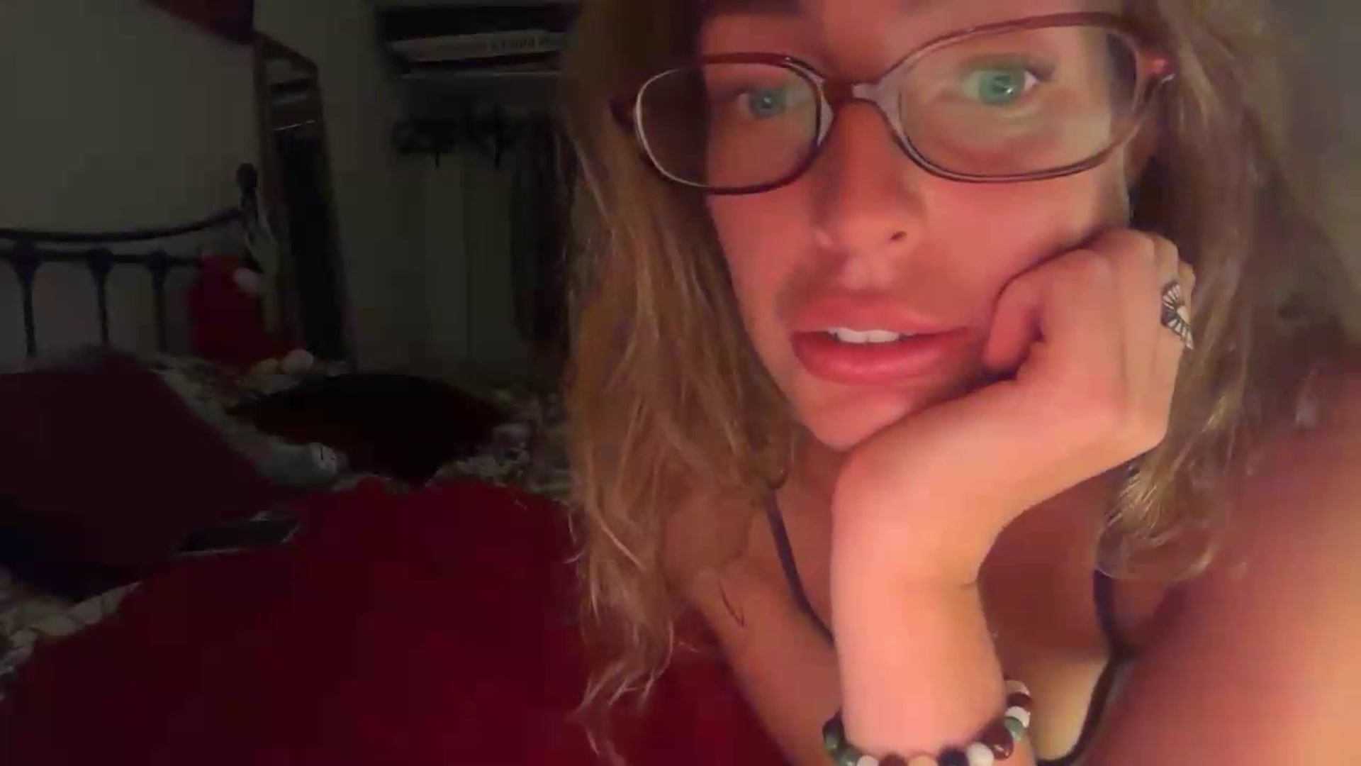 Gallery image thumbnail from CheekyKiki_xox's myfreecams stream on, 08/27/2026, 20:24 image 12 of 20