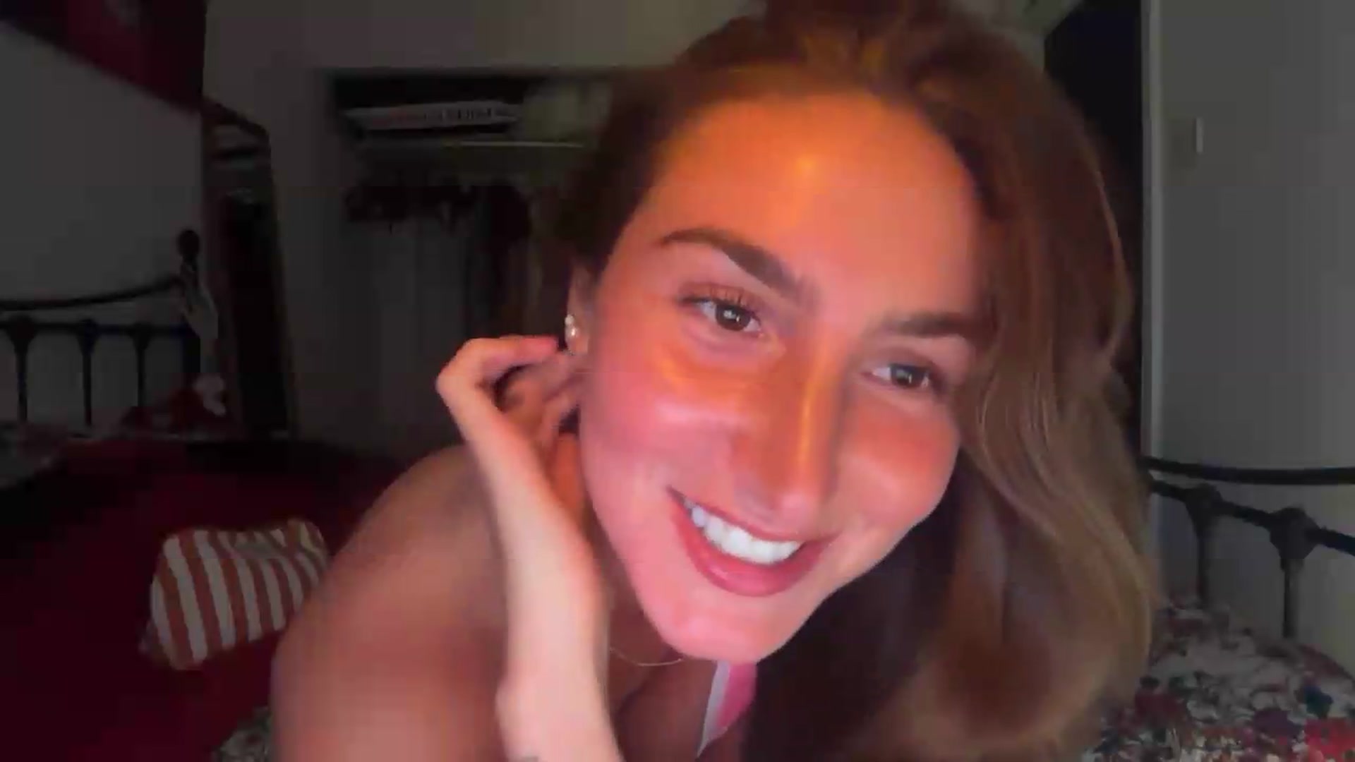 Gallery image thumbnail from CheekyKiki_xox's myfreecams stream on, 08/30/2026, 19:08 image 17 of 20