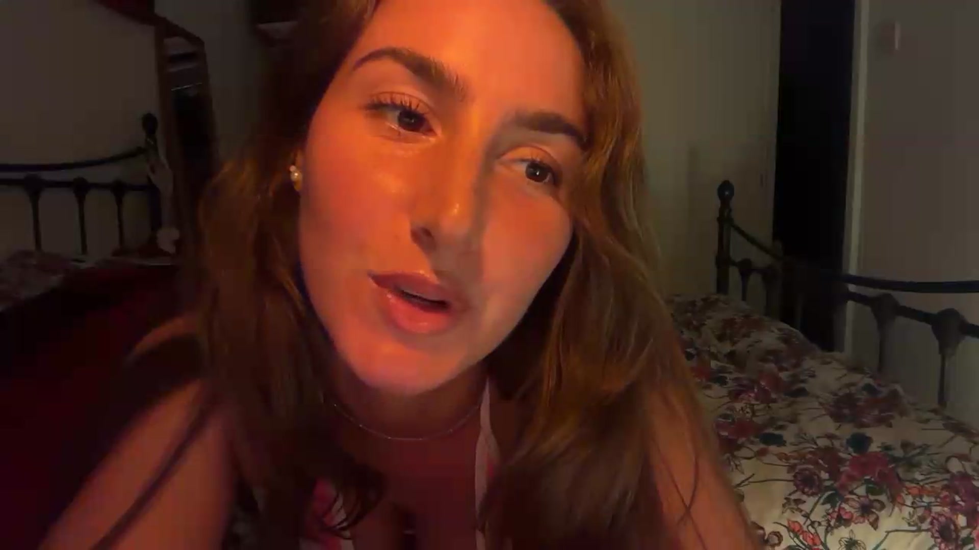 Gallery image thumbnail from CheekyKiki_xox's myfreecams stream on, 08/30/2026, 22:30 image 13 of 20