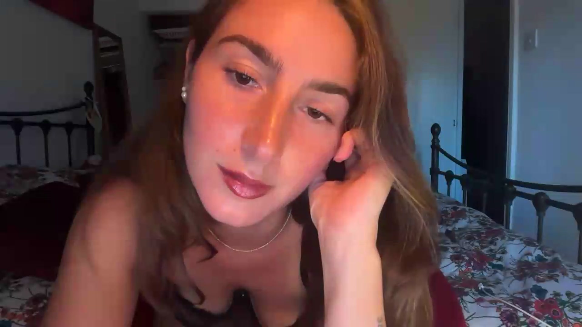 Gallery image thumbnail from CheekyKiki_xox's myfreecams stream on, 08/31/2026, 19:00 image 5 of 20