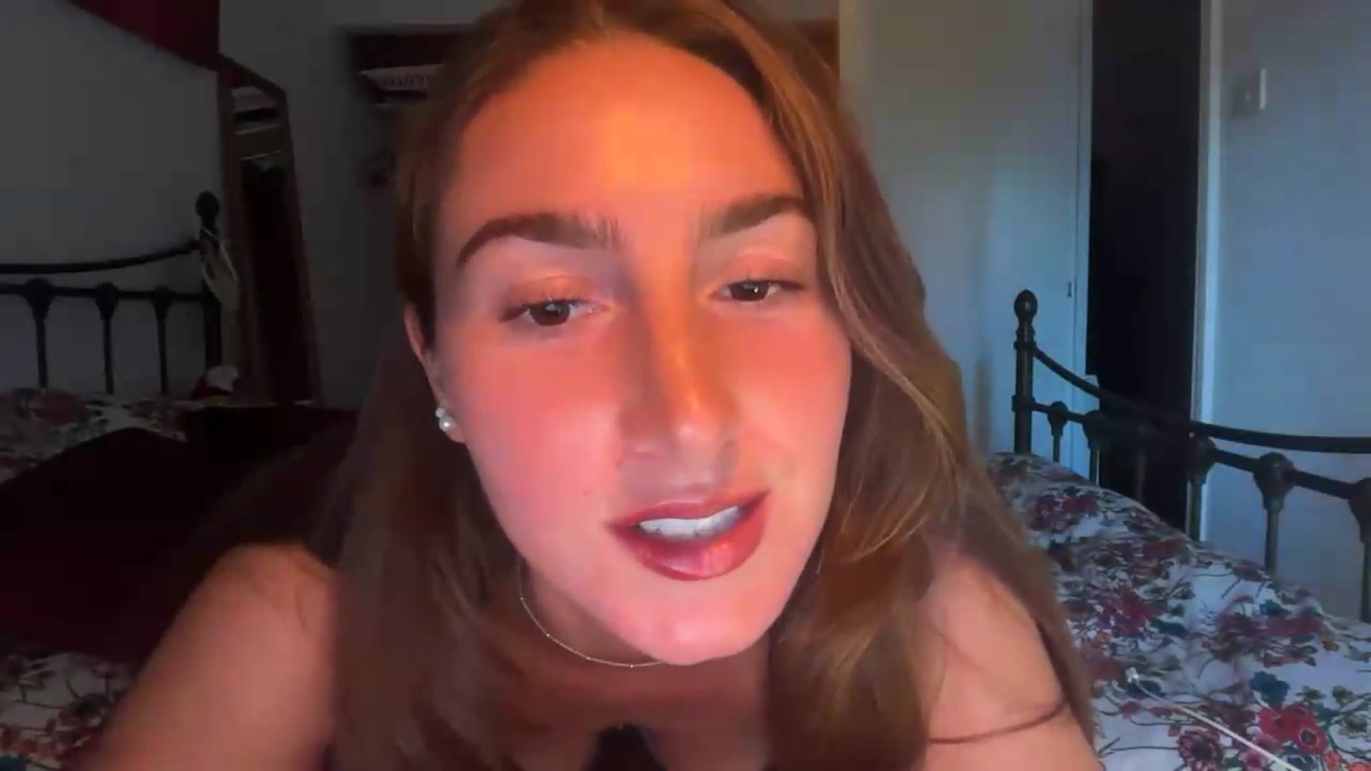 Gallery image thumbnail from CheekyKiki_xox's myfreecams stream on, 08/31/2026, 19:00 image 4 of 20