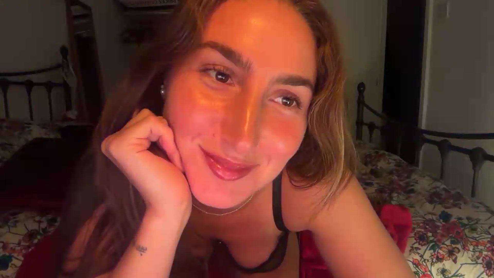 Gallery image thumbnail from CheekyKiki_xox's myfreecams stream on, 08/31/2026, 19:43 image 15 of 20