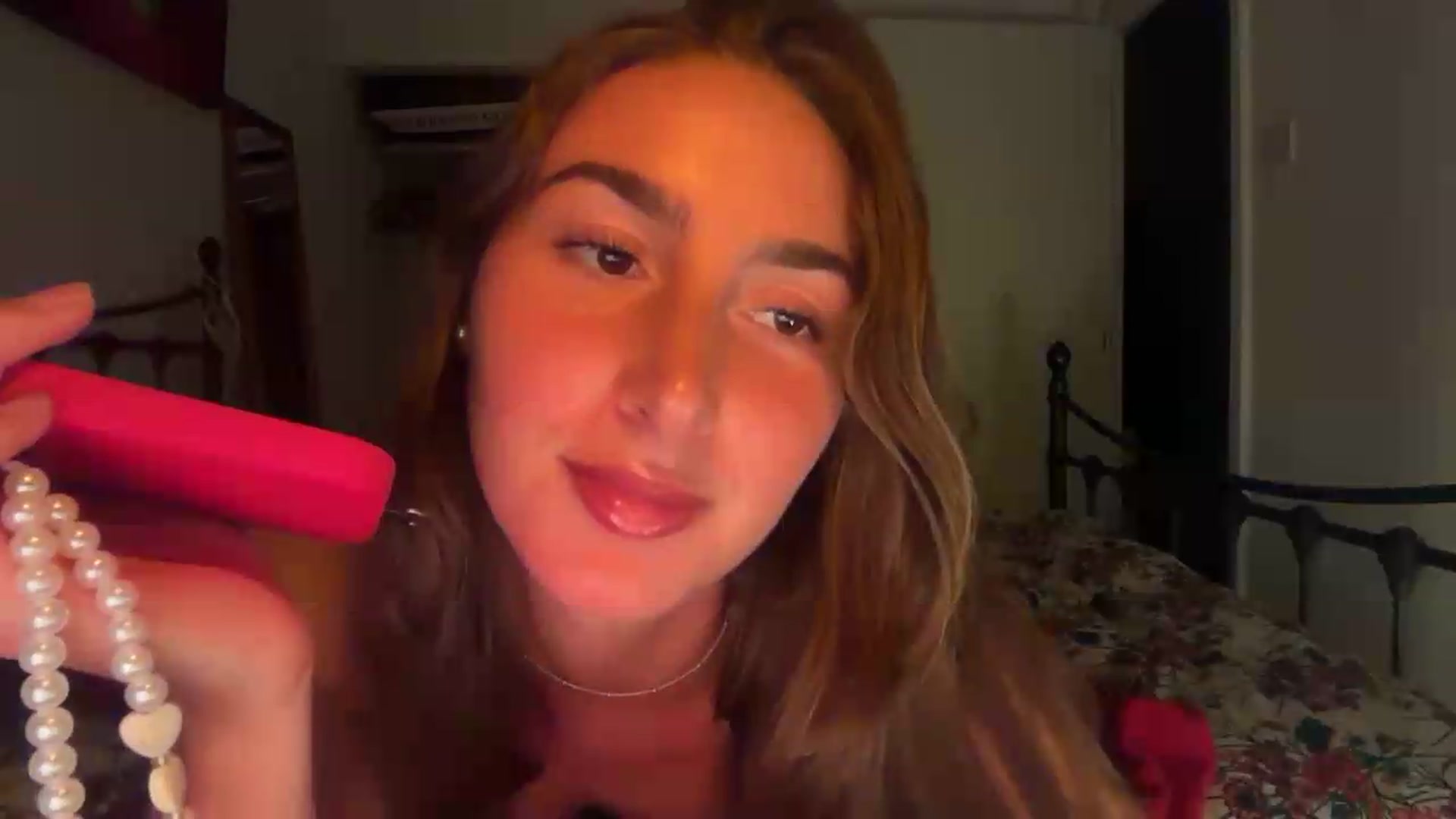 Gallery image thumbnail from CheekyKiki_xox's myfreecams stream on, 08/31/2026, 19:43 image 9 of 20