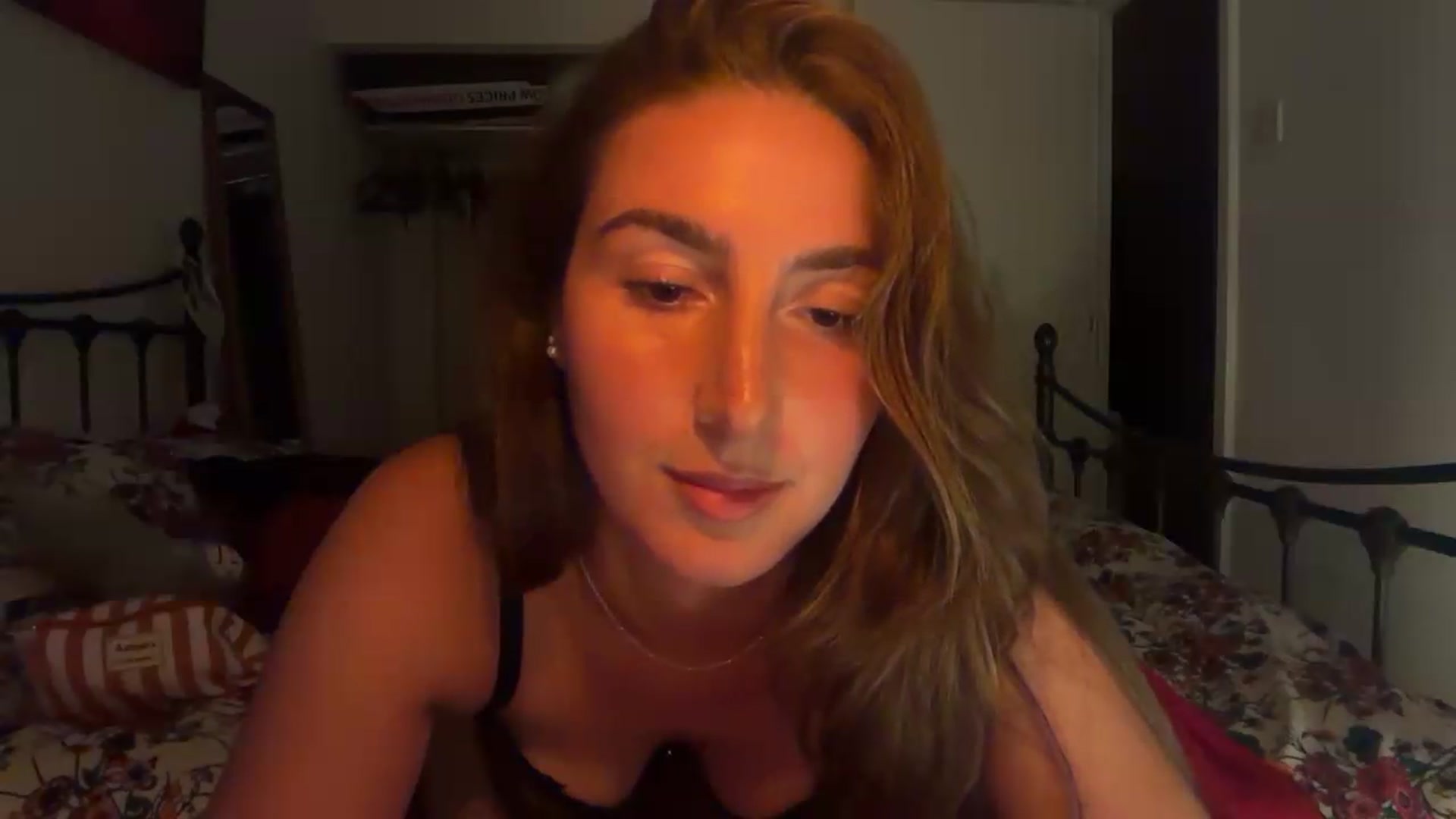 Gallery image thumbnail from CheekyKiki_xox's myfreecams stream on, 08/31/2026, 22:07 image 3 of 20