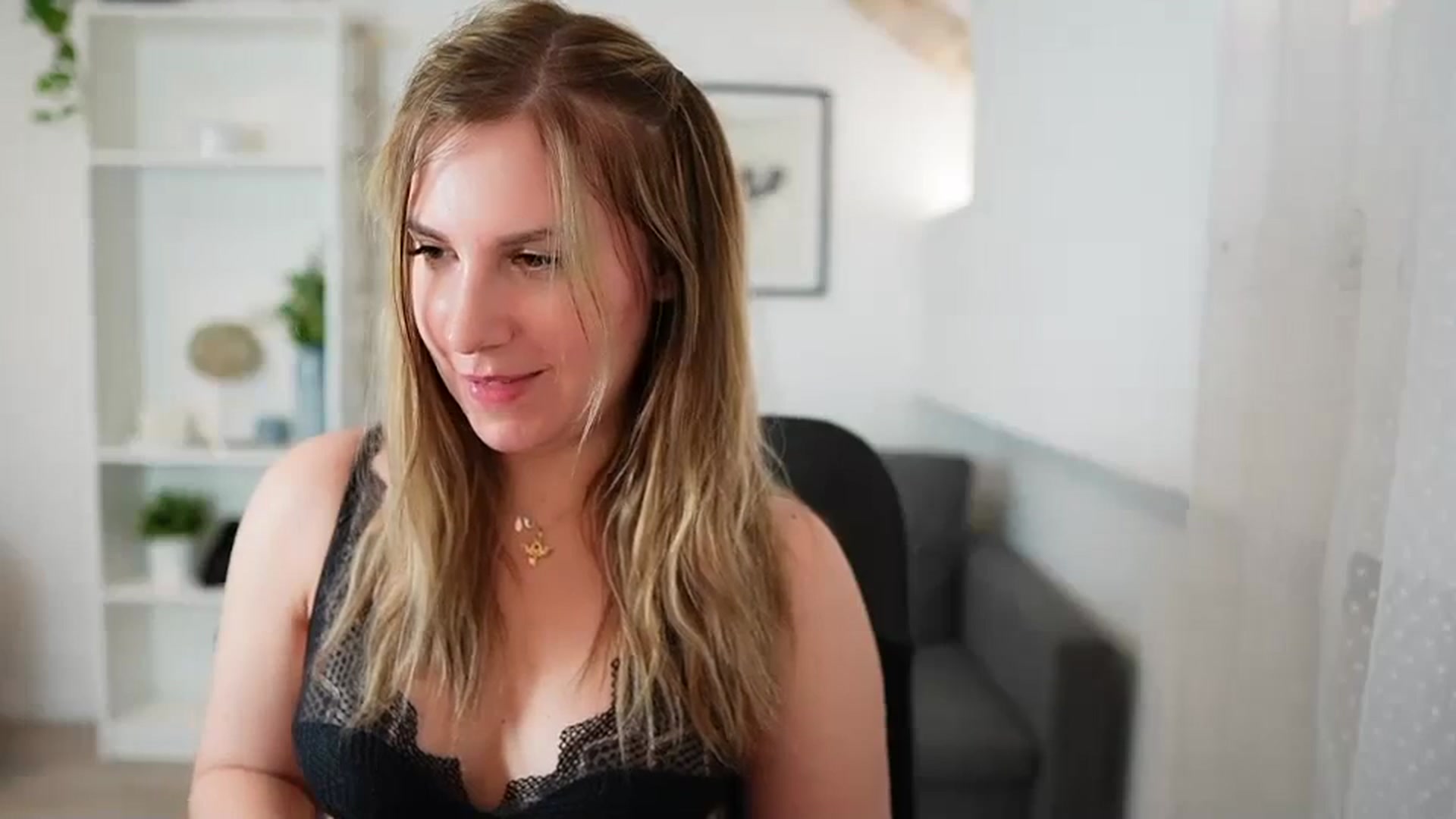 Gallery image thumbnail from CherieDevilee's myfreecams stream on, 10/15/2023, 17:27 image 7 of 20